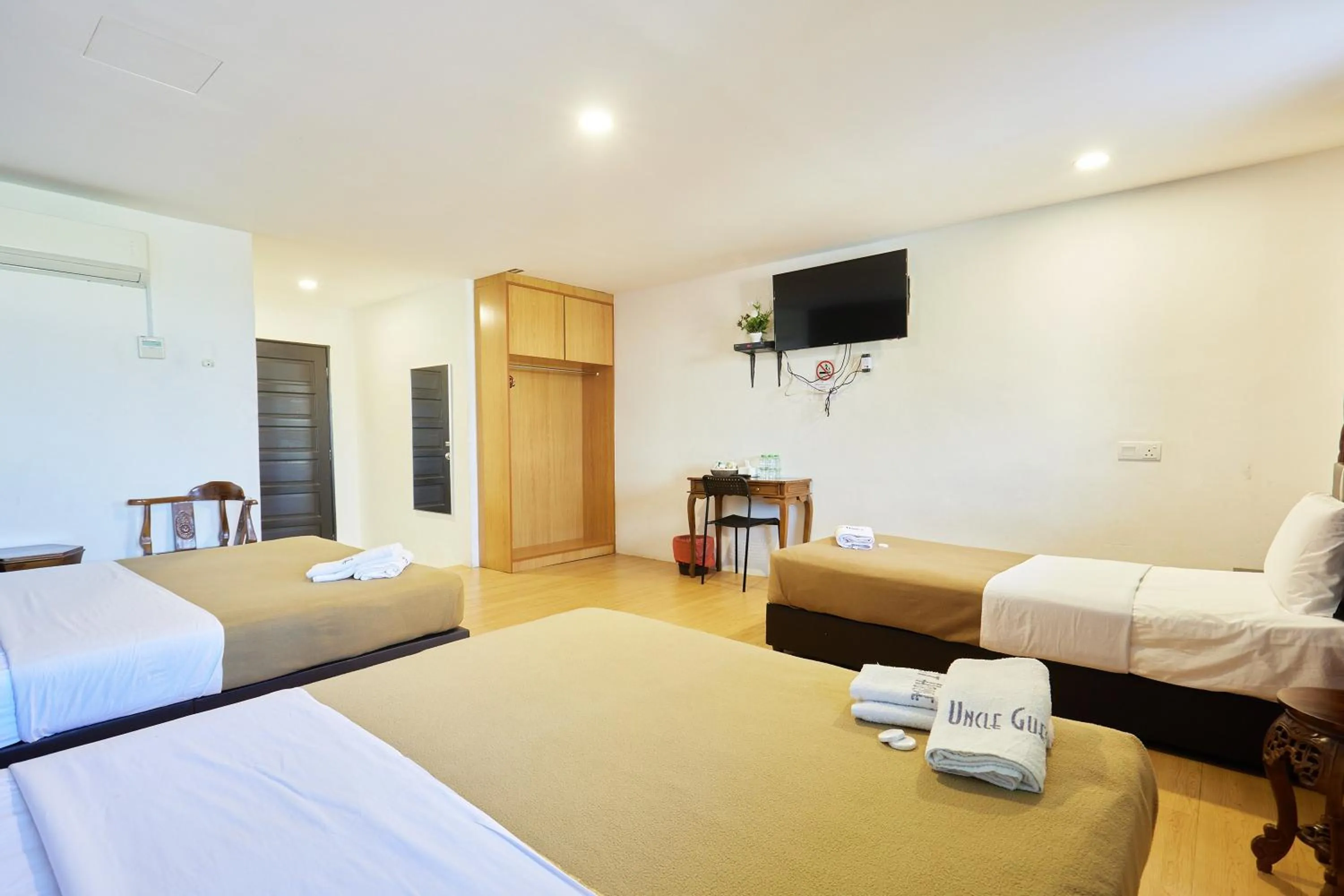 View (from property/room), Bed in Uncle Guesthouse Kuala Terengganu