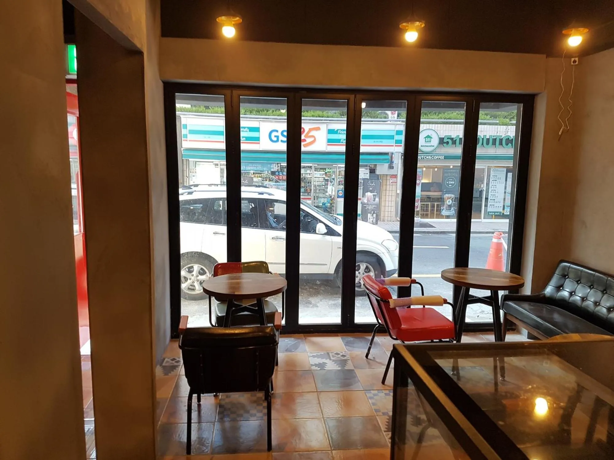 Restaurant/places to eat in One Way Guesthouse Busan