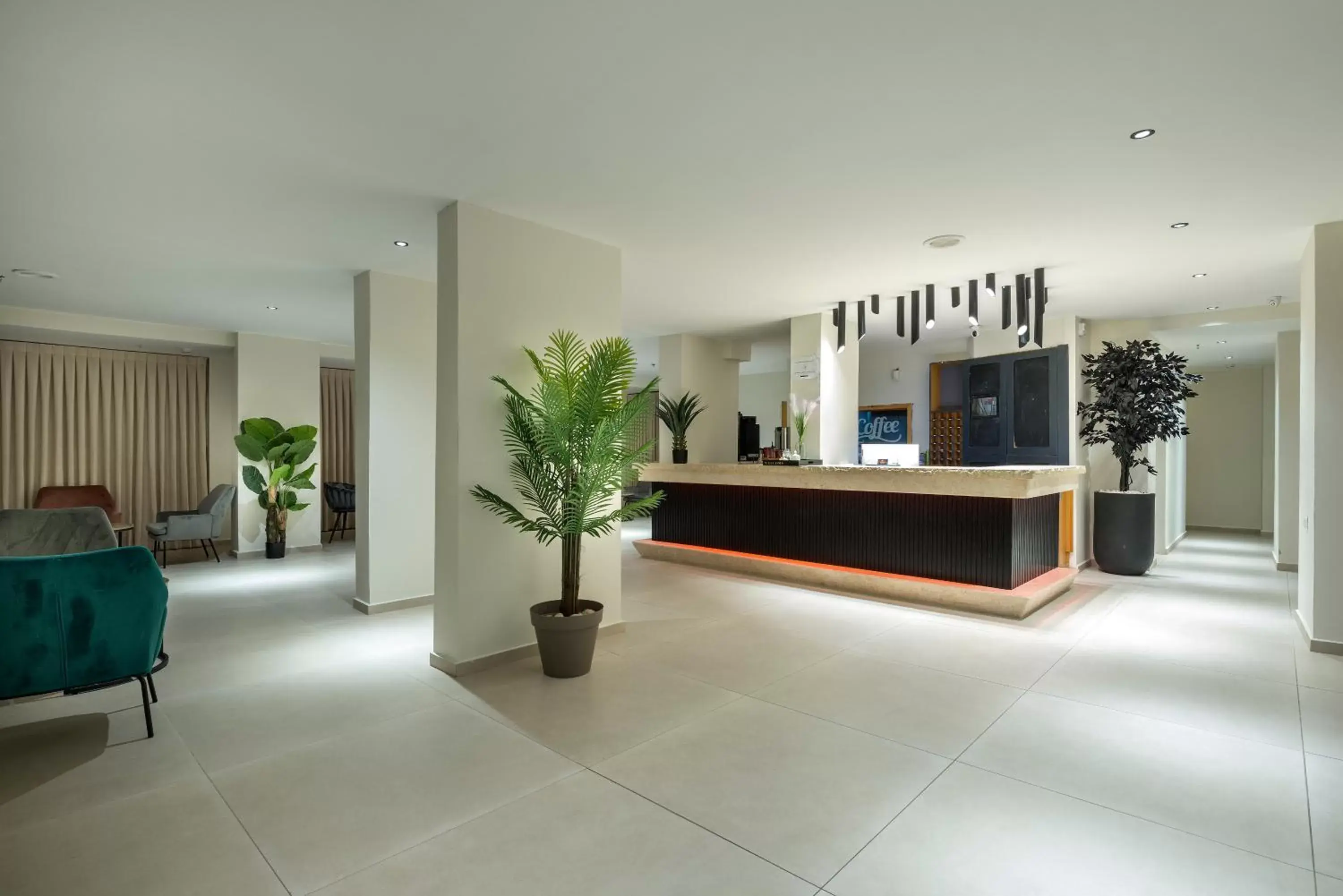 Seating area, Lobby/Reception in Sahara Hotel Eilat