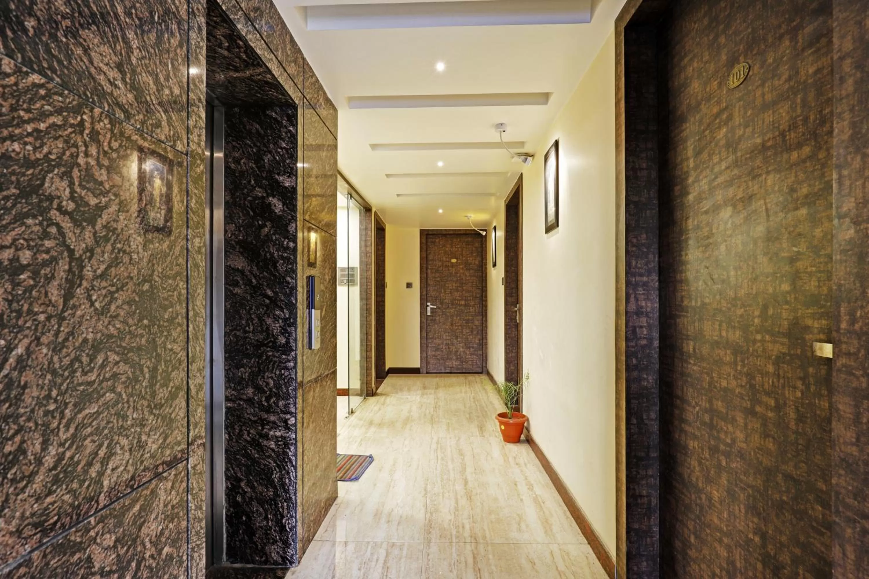 Lobby or reception in Itsy Hotels Ransu Residency