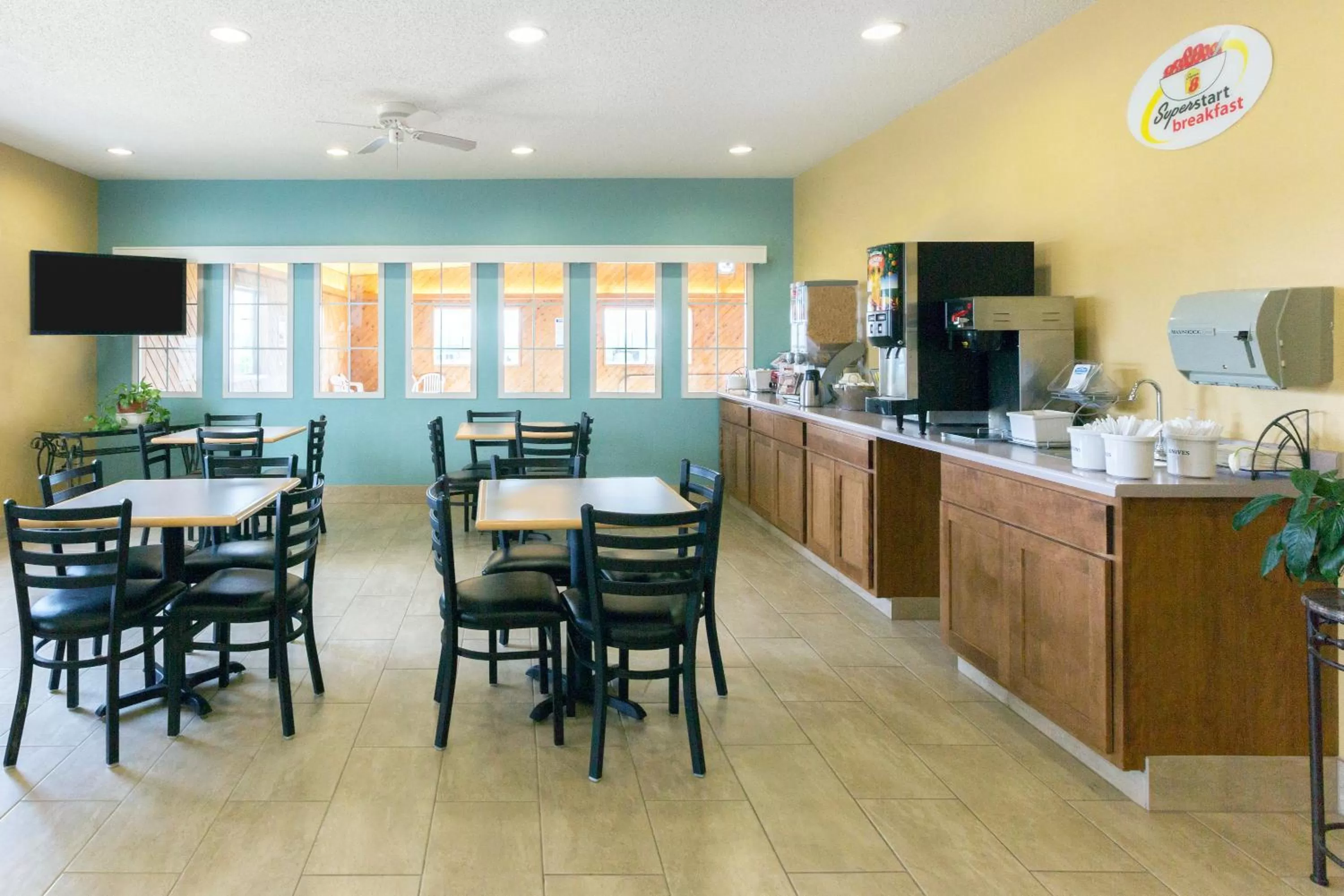 Coffee/tea facilities in Super 8 by Wyndham Clarinda