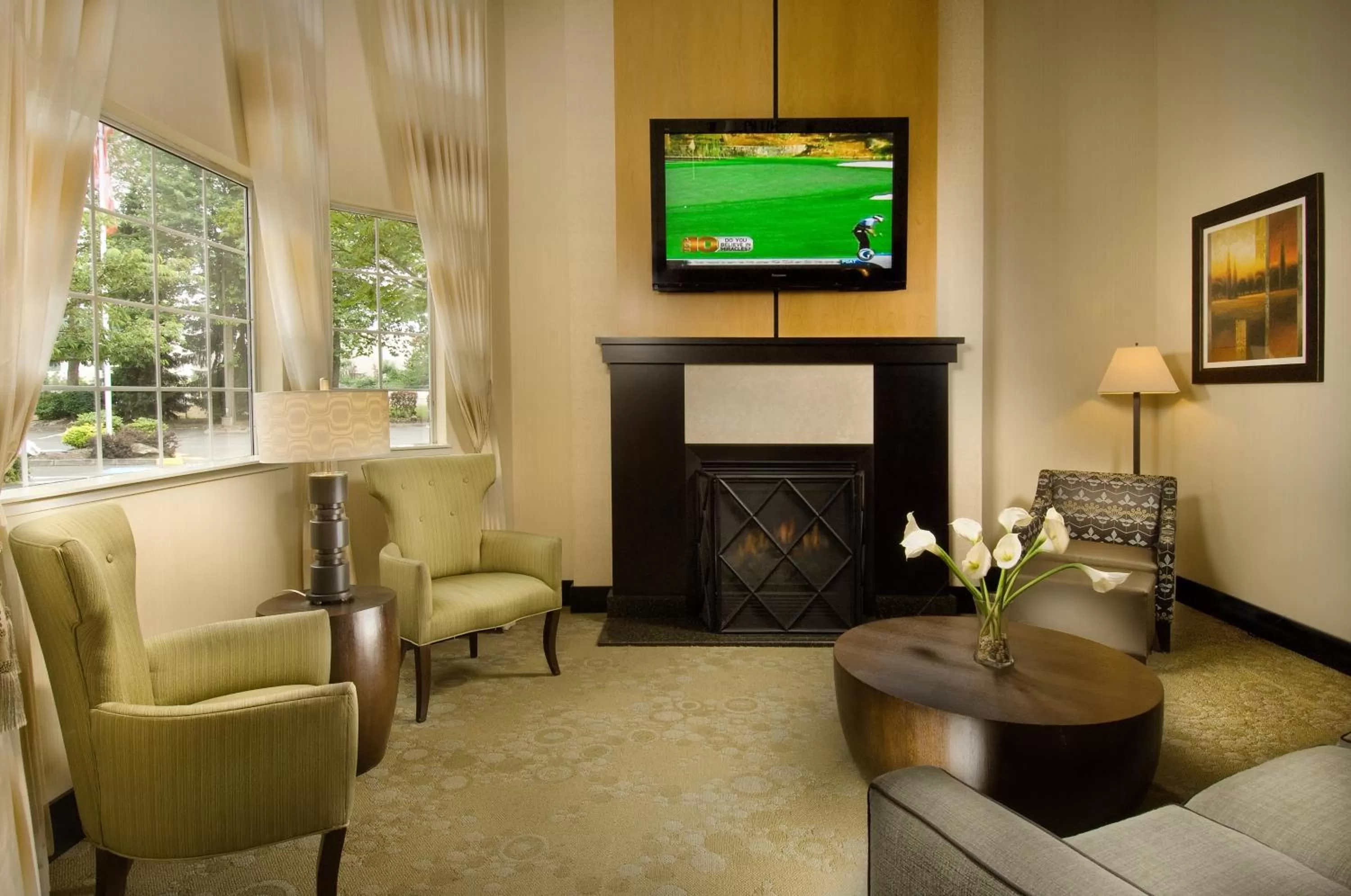 Communal lounge/ TV room in Redmond Inn