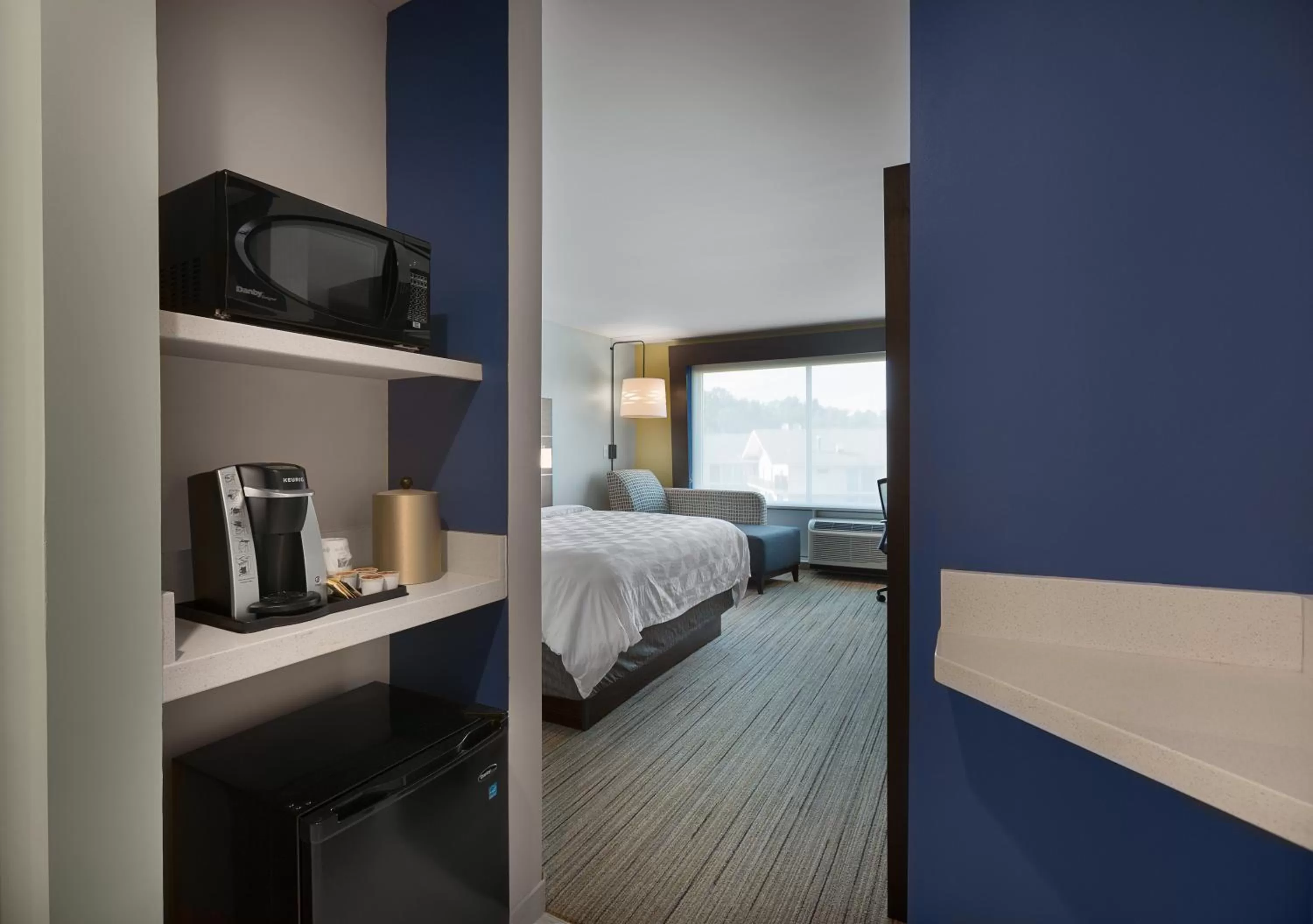 Photo of the whole room, Bed in Holiday Inn Express - Lake Park by IHG