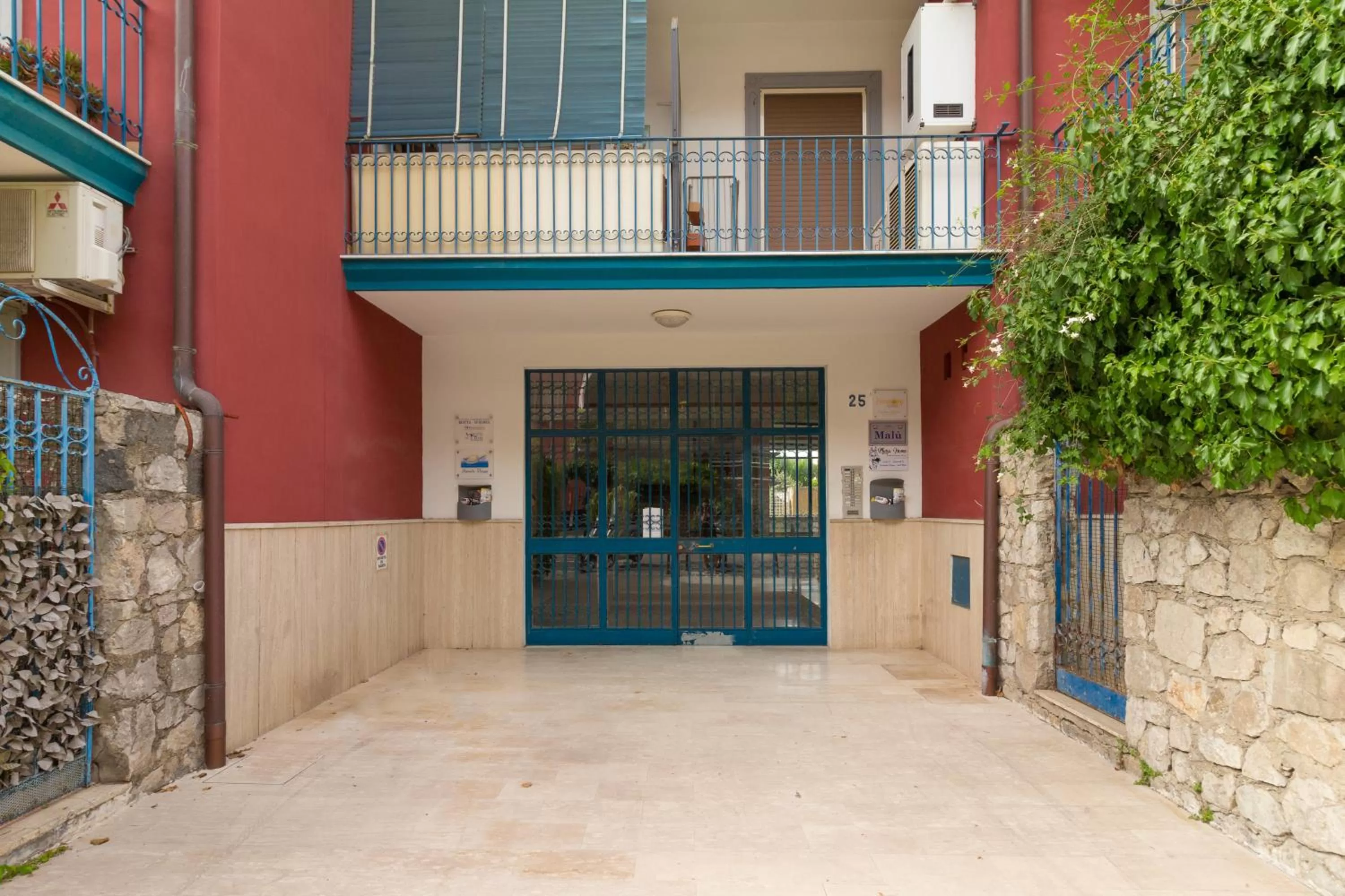 Property building in Maison Lillina