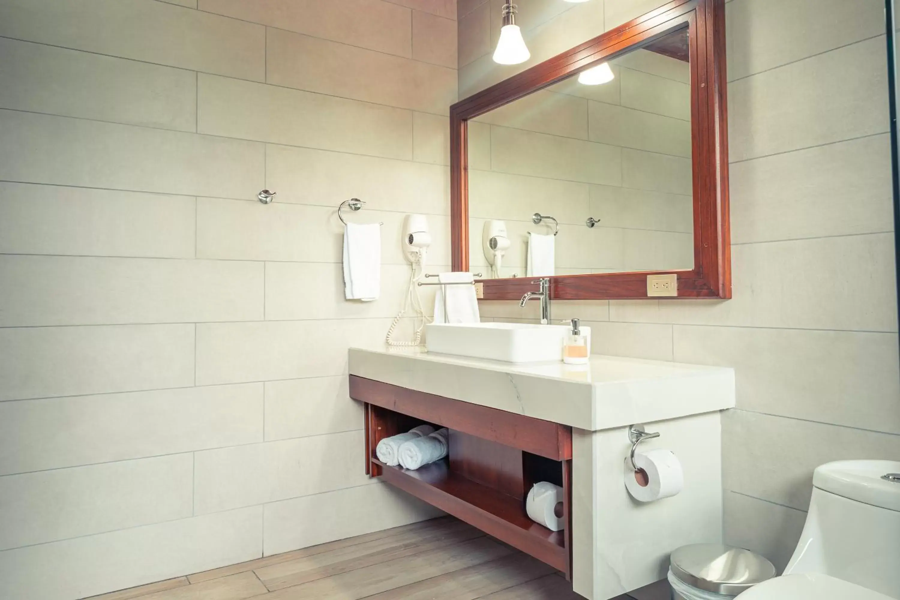 Bathroom in Miradas Arenal Hotel & Hotsprings