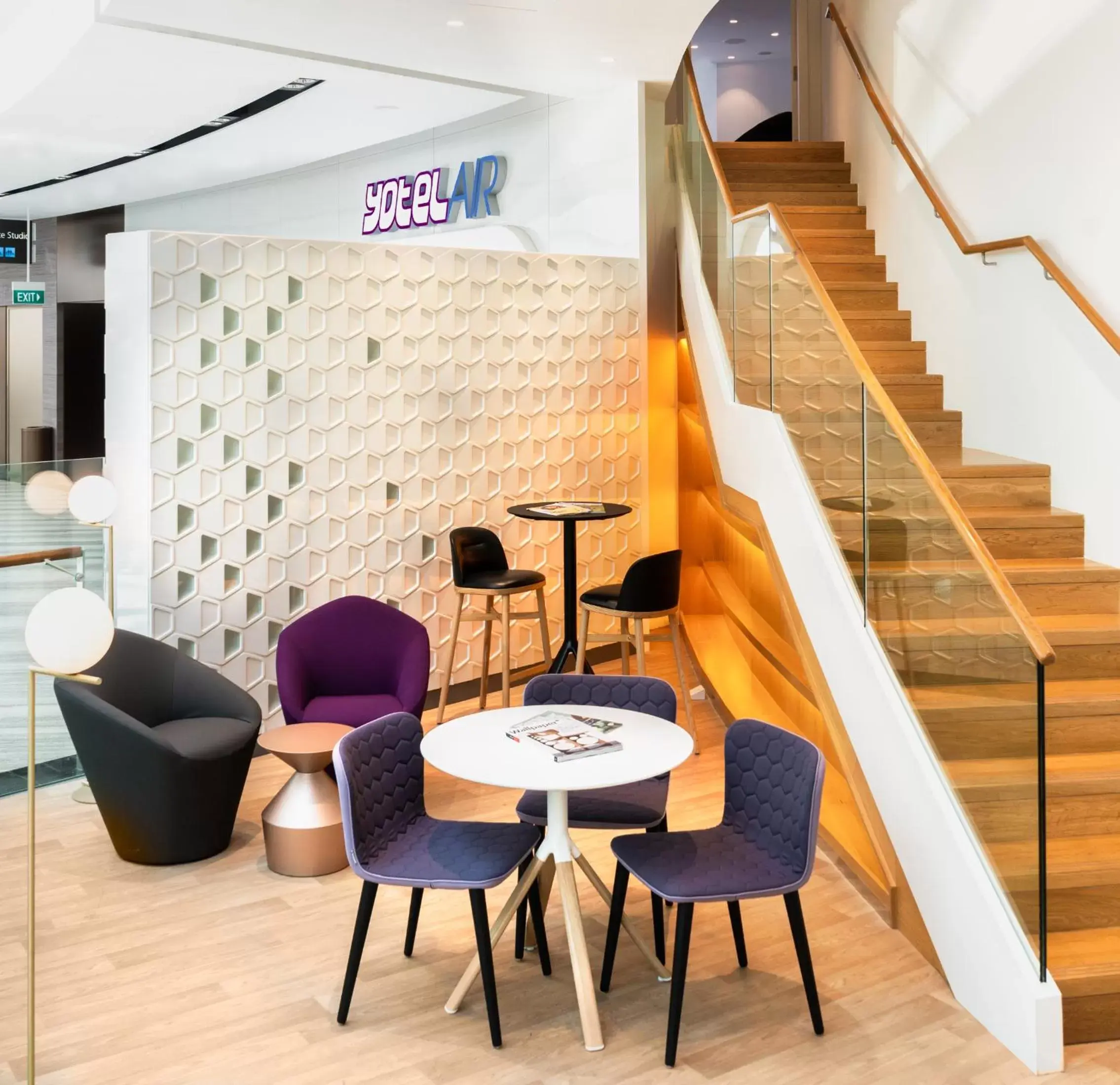 Lounge or bar in YOTELAIR Singapore Changi Airport Landside