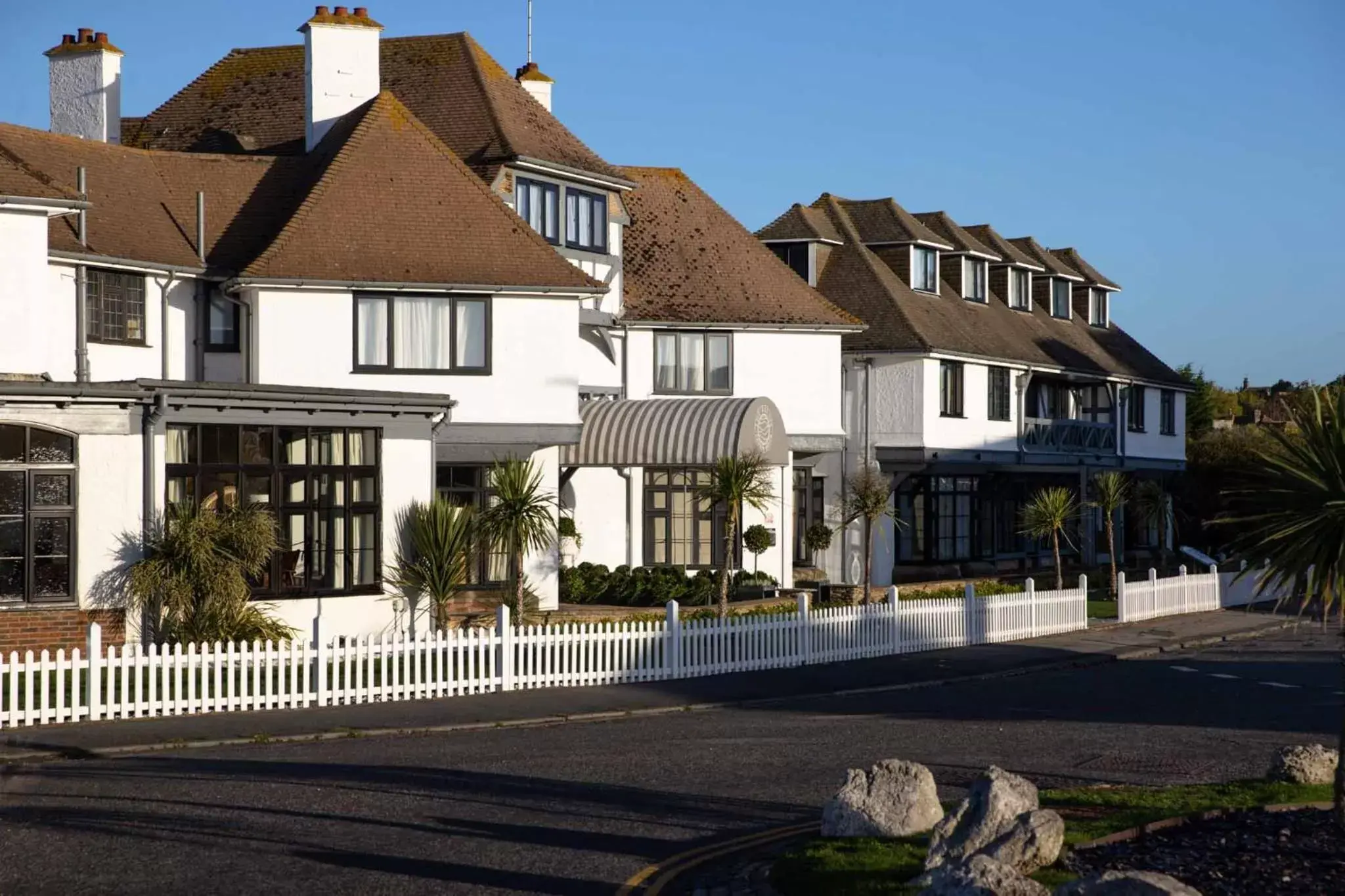 Facade/entrance, Property Building in The Relais Cooden Beach