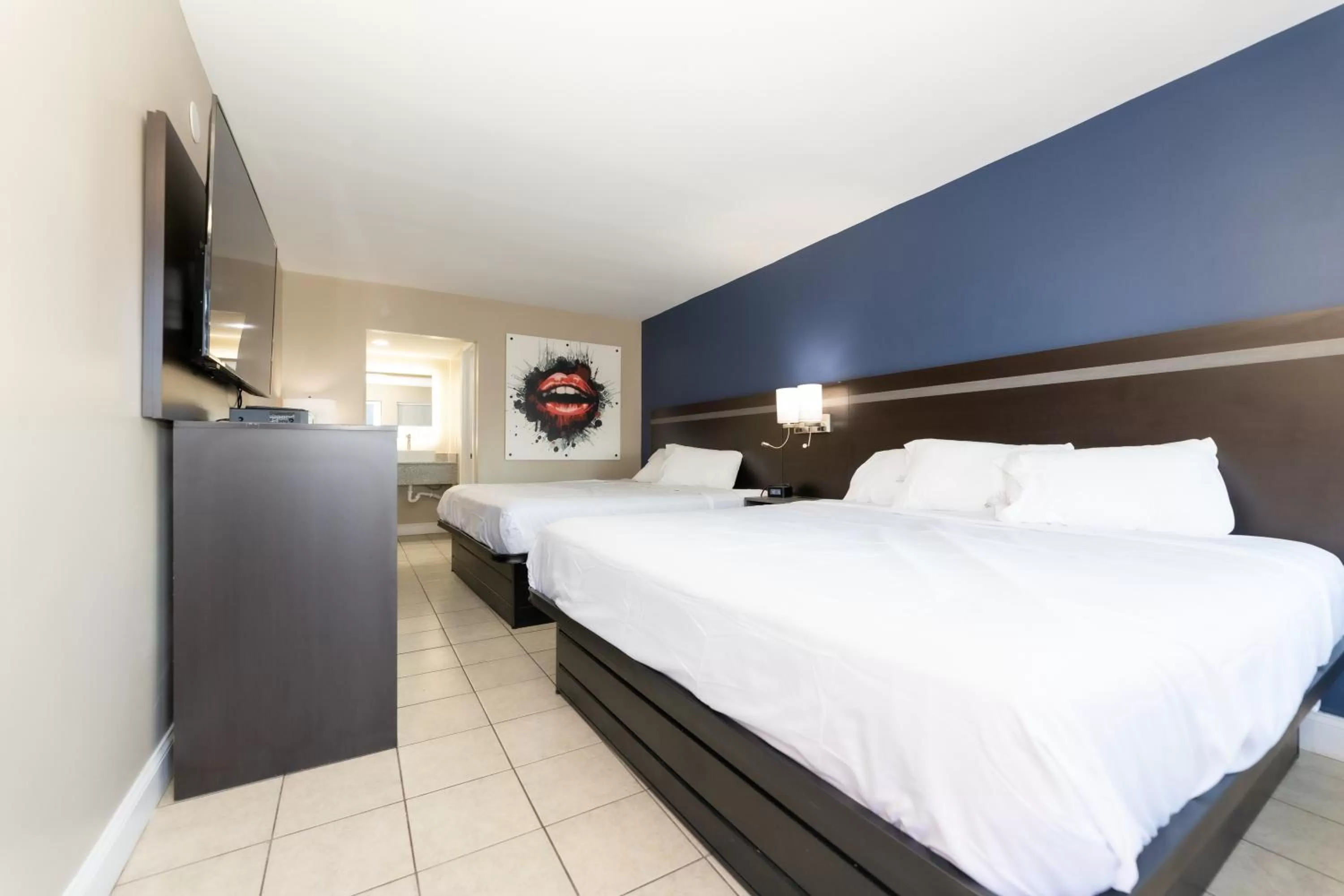 Photo of the whole room, Bed in Seaside Sands Inn