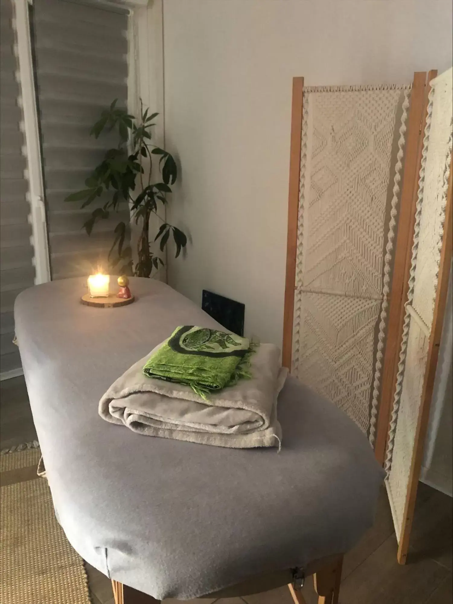 Massage, Bed in Au Petit C'Alain