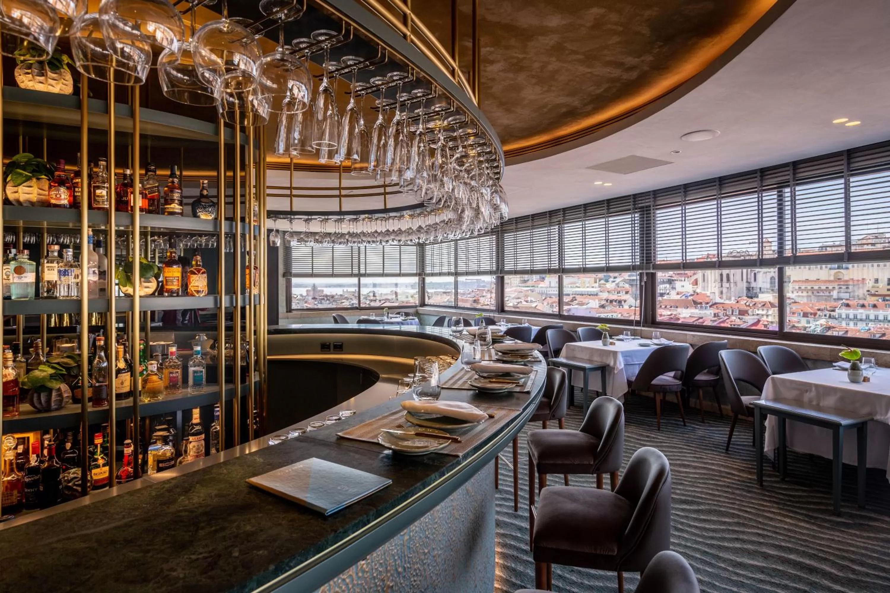 Restaurant/places to eat in Hotel Mundial