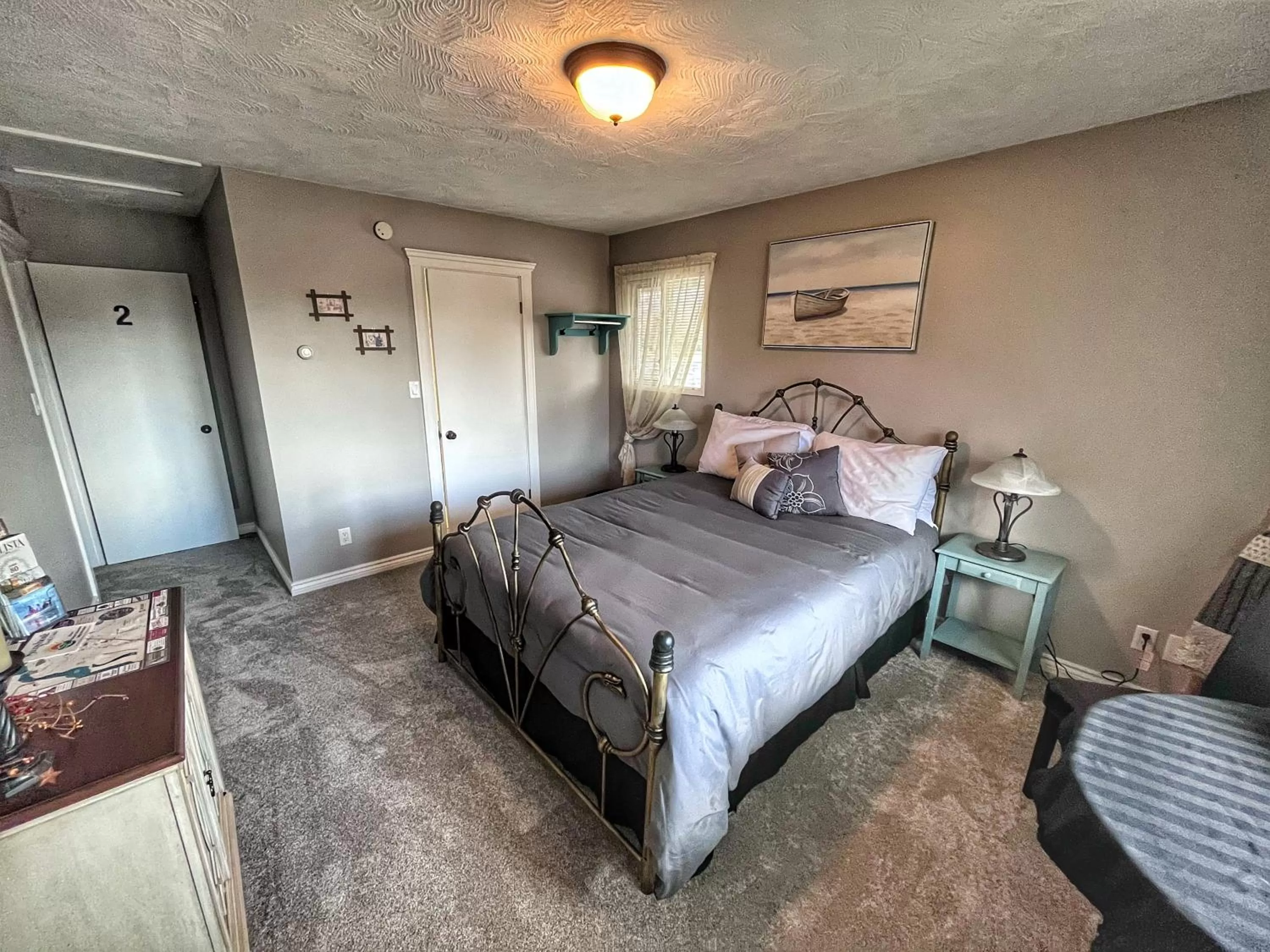 Queen Suite in Sunny Shuswap B&B