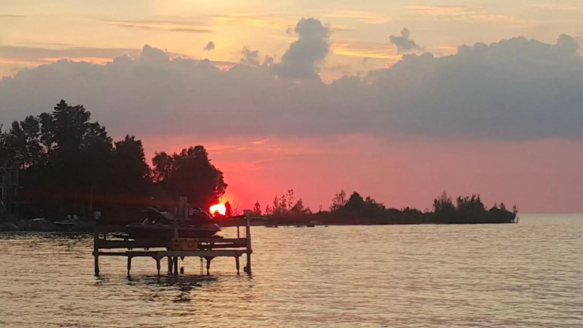 Sunrise/Sunset in Wasaga Motel Inn