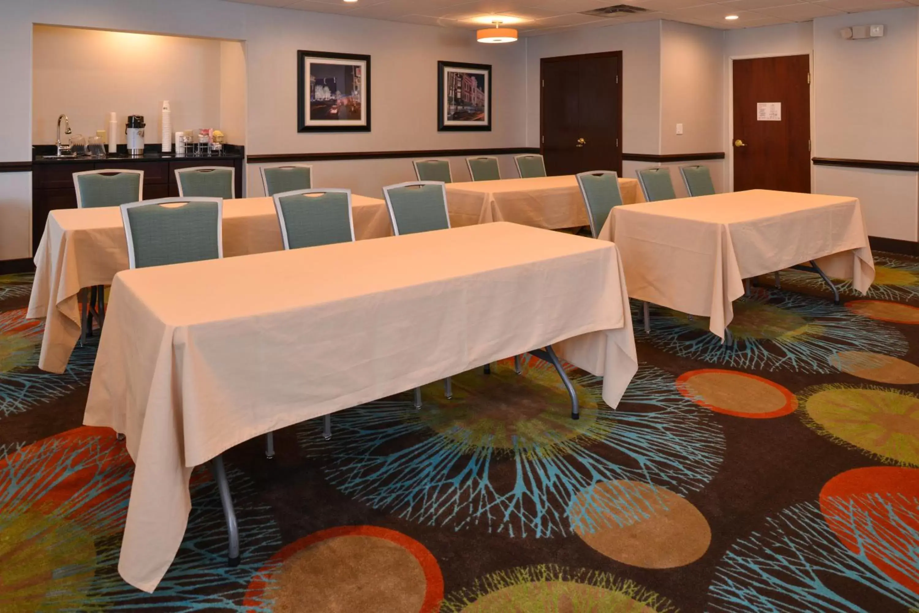 Meeting/conference room in Holiday Inn Express Hotel & Suites Youngstown - North Lima/Boardman, an IHG Hotel