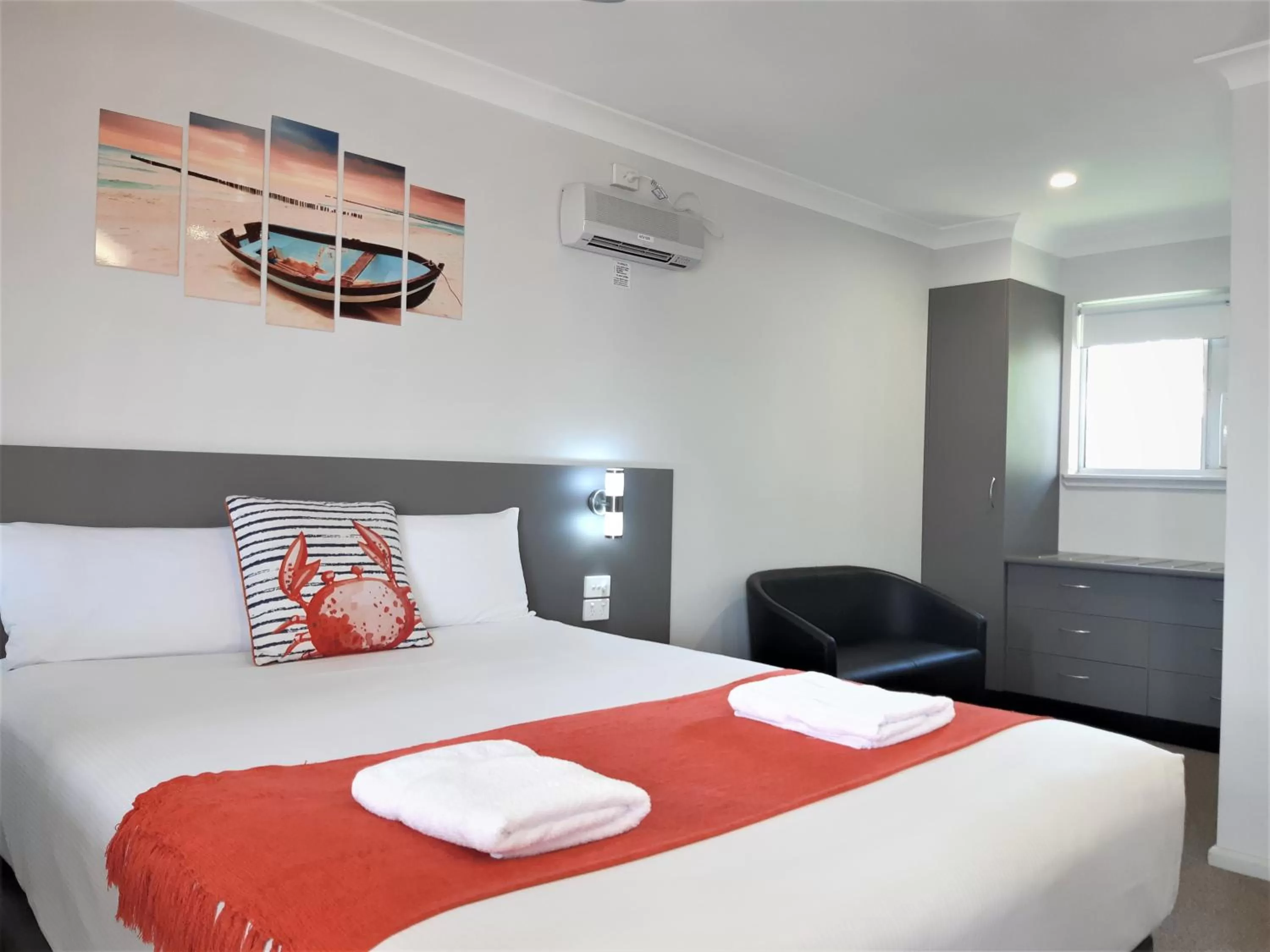 Bed in Econo Lodge Chaparral Motel Ballina