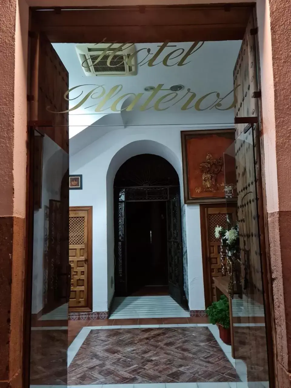 Restaurant/places to eat in Hotel Plateros