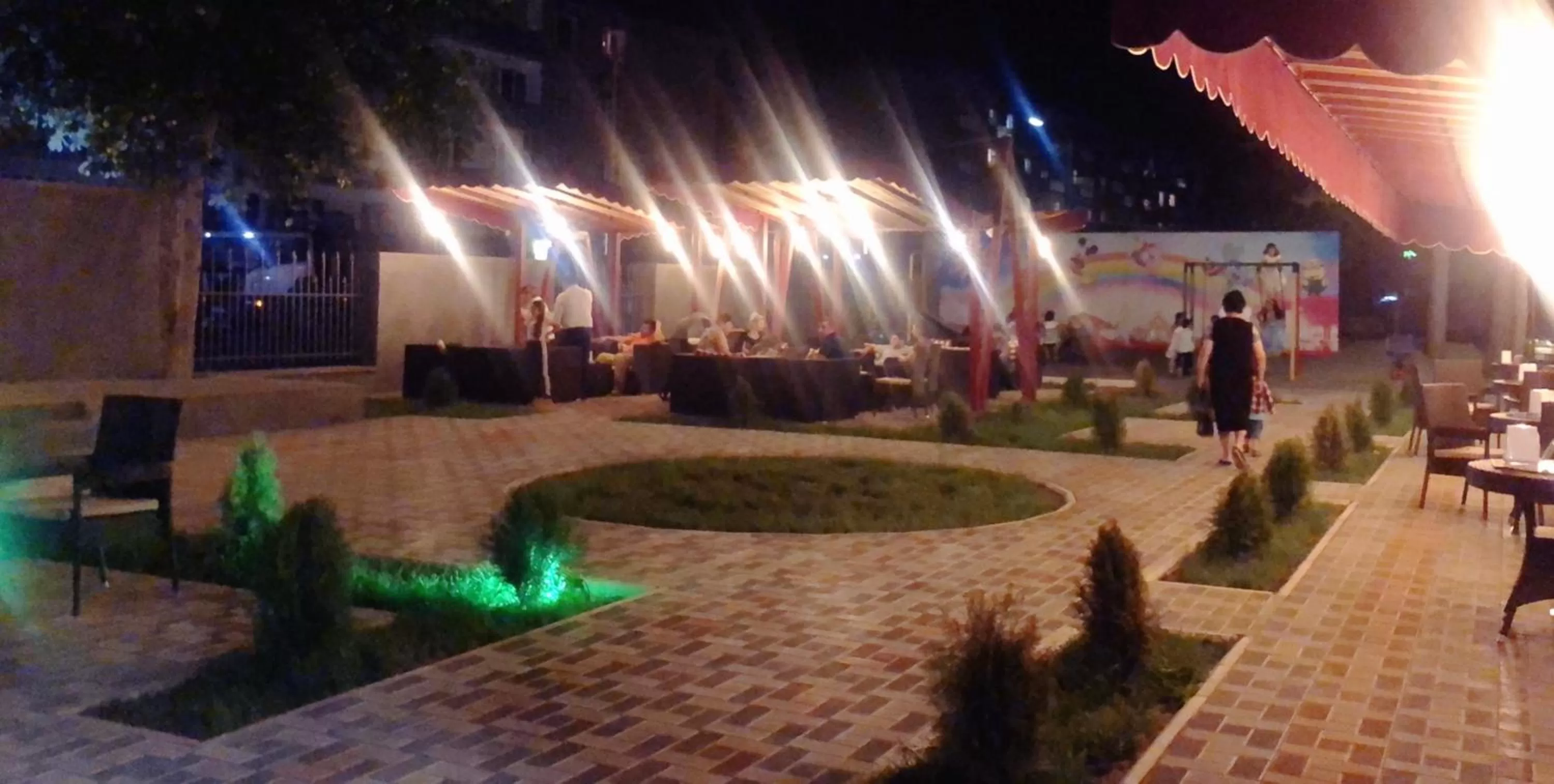 Restaurant/Places to Eat in Hotel Lider Complex