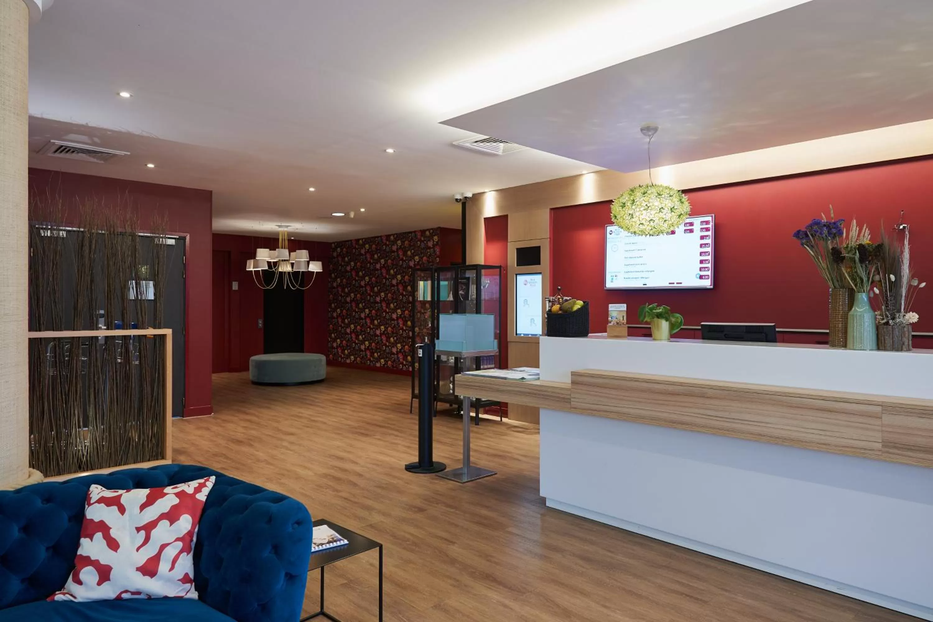 Lobby or reception in Aiden by Best Western Paris Roissy CDG