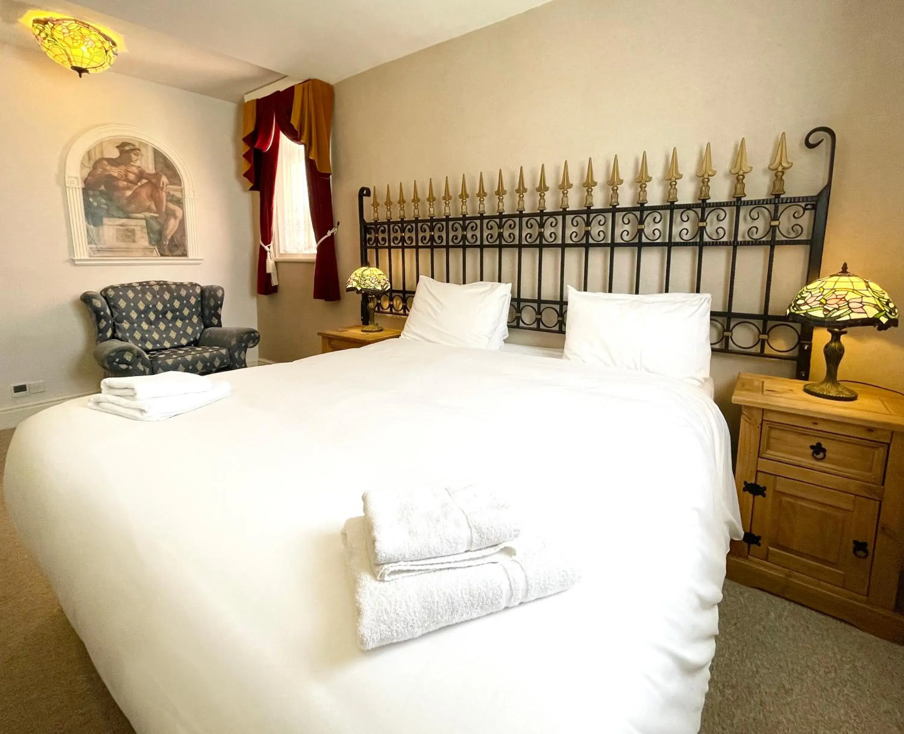 Bedroom, Bed in Dukes Folly Hotel