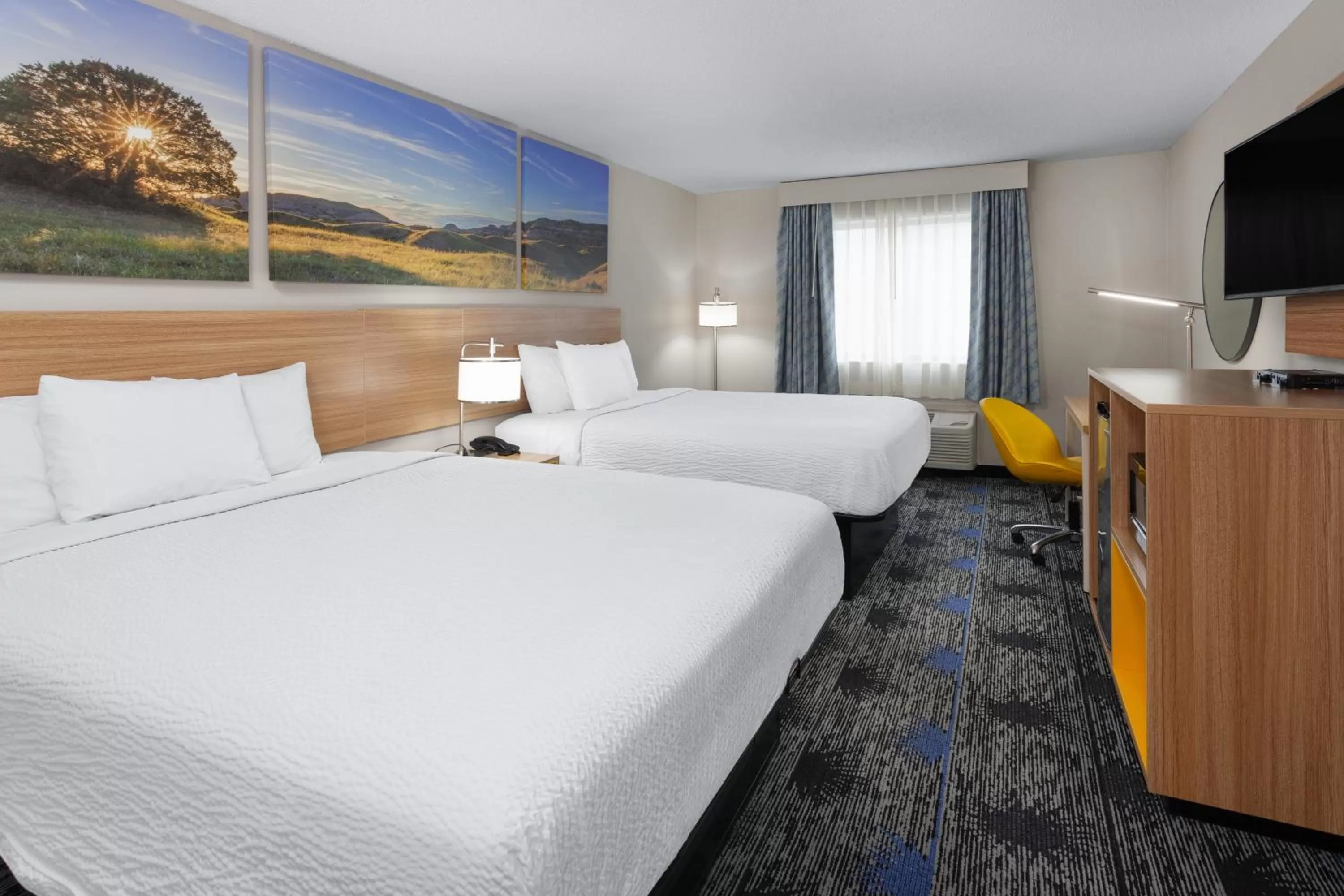 Photo of the whole room, Bed in Days Inn by Wyndham Wooster