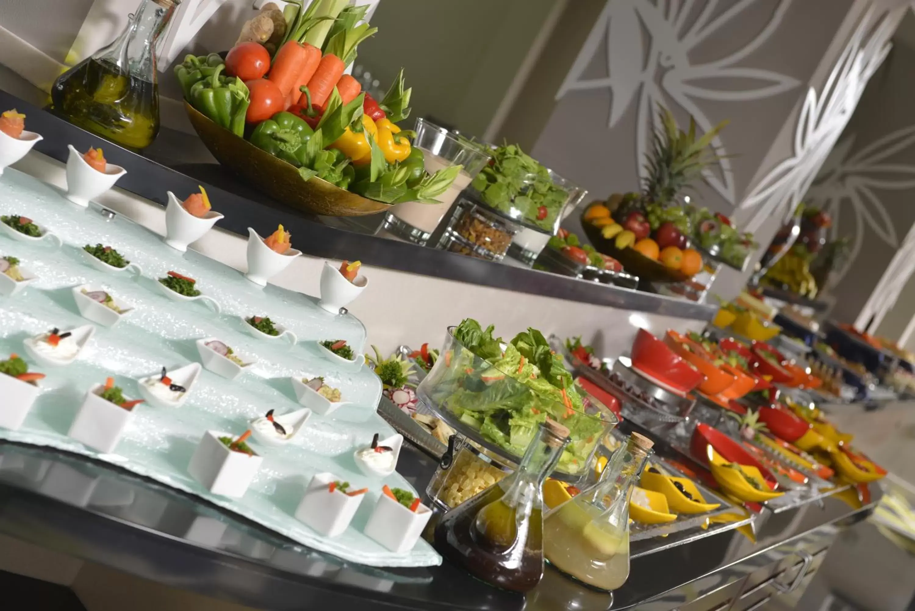 Restaurant/places to eat in Golden Tulip Bahrain Restaurant/places to eat in Golden Tulip Bahrain