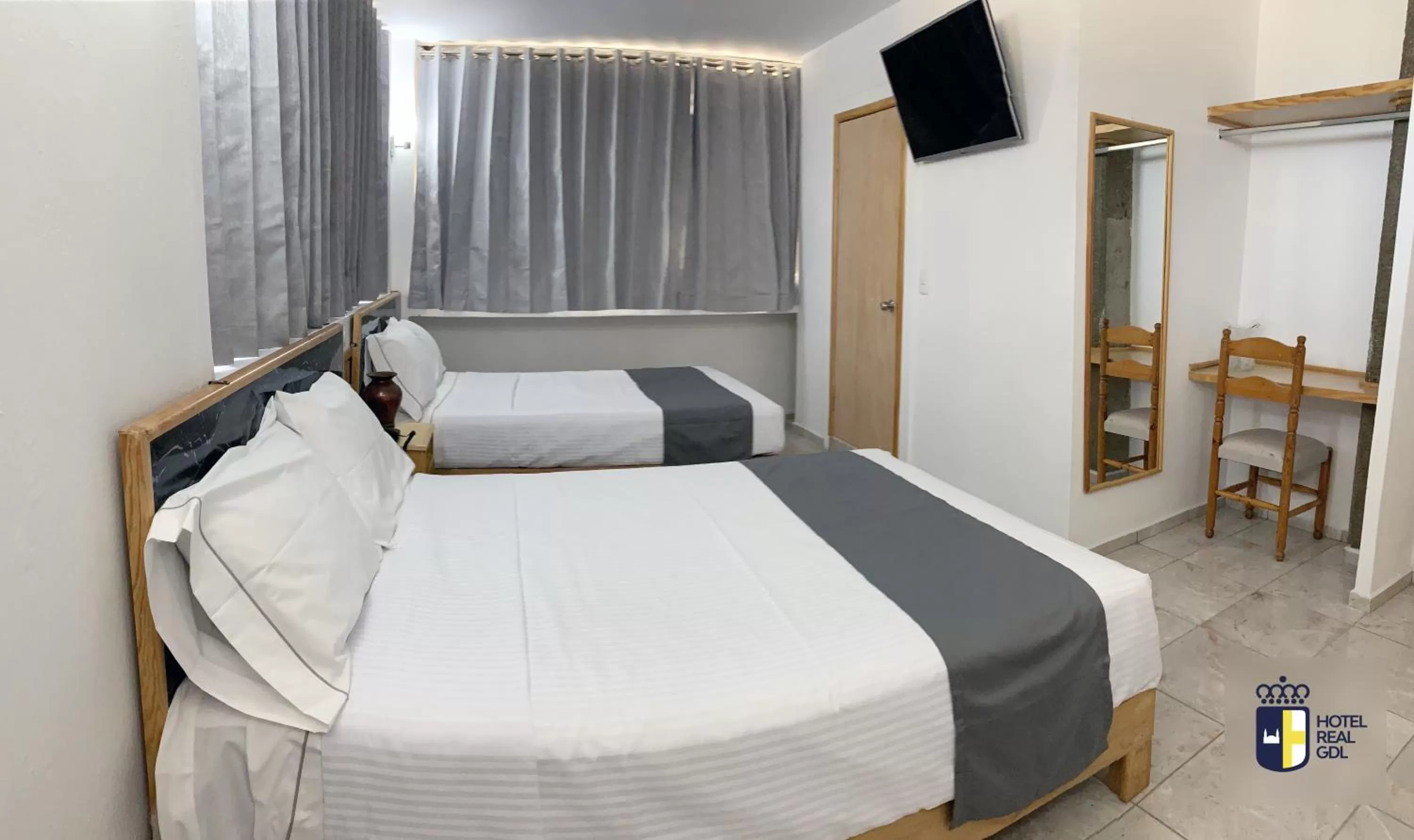 Photo of the whole room, Bed in Hotel Real GDL