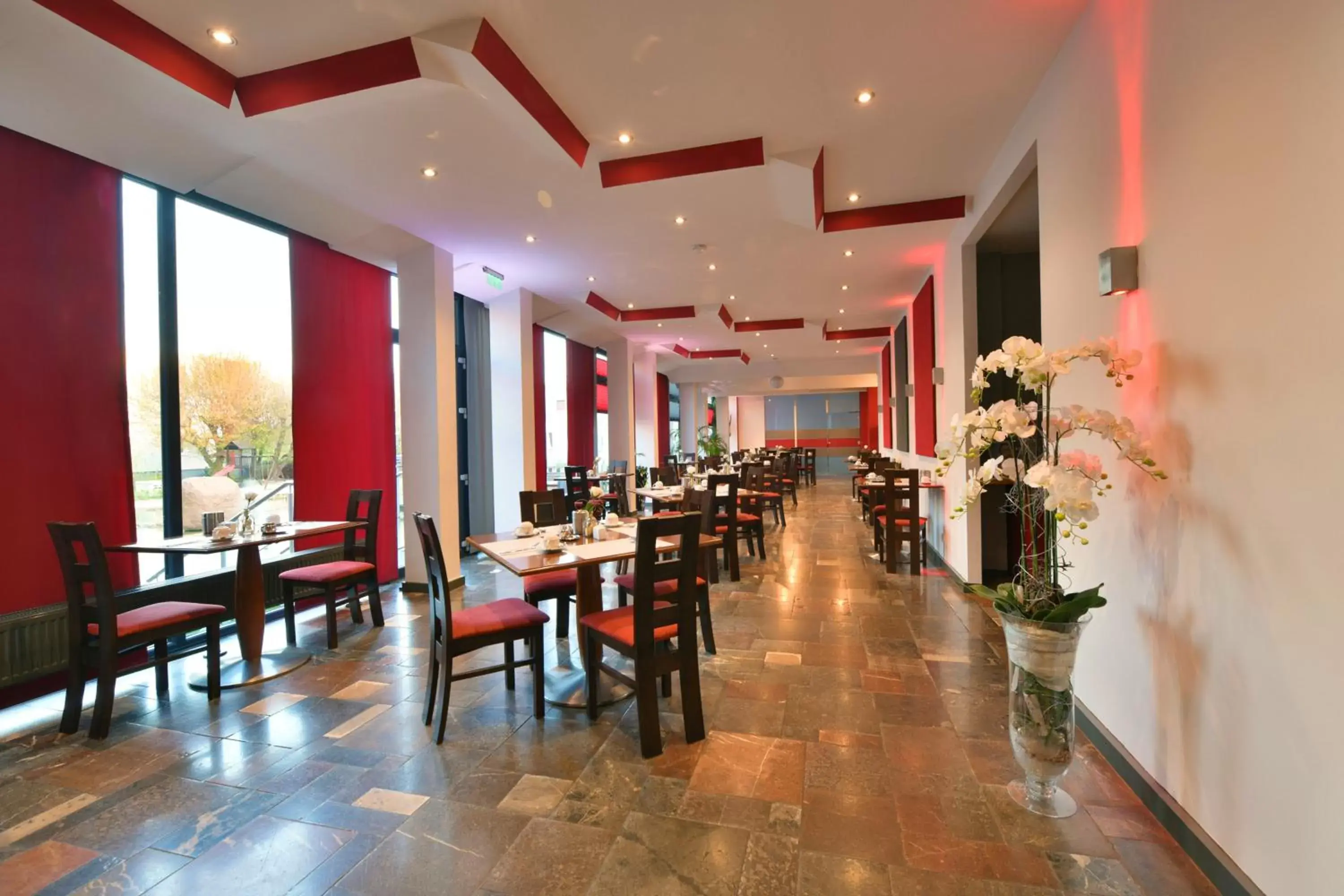 Restaurant/Places to Eat in SKYHOTEL Merseburg