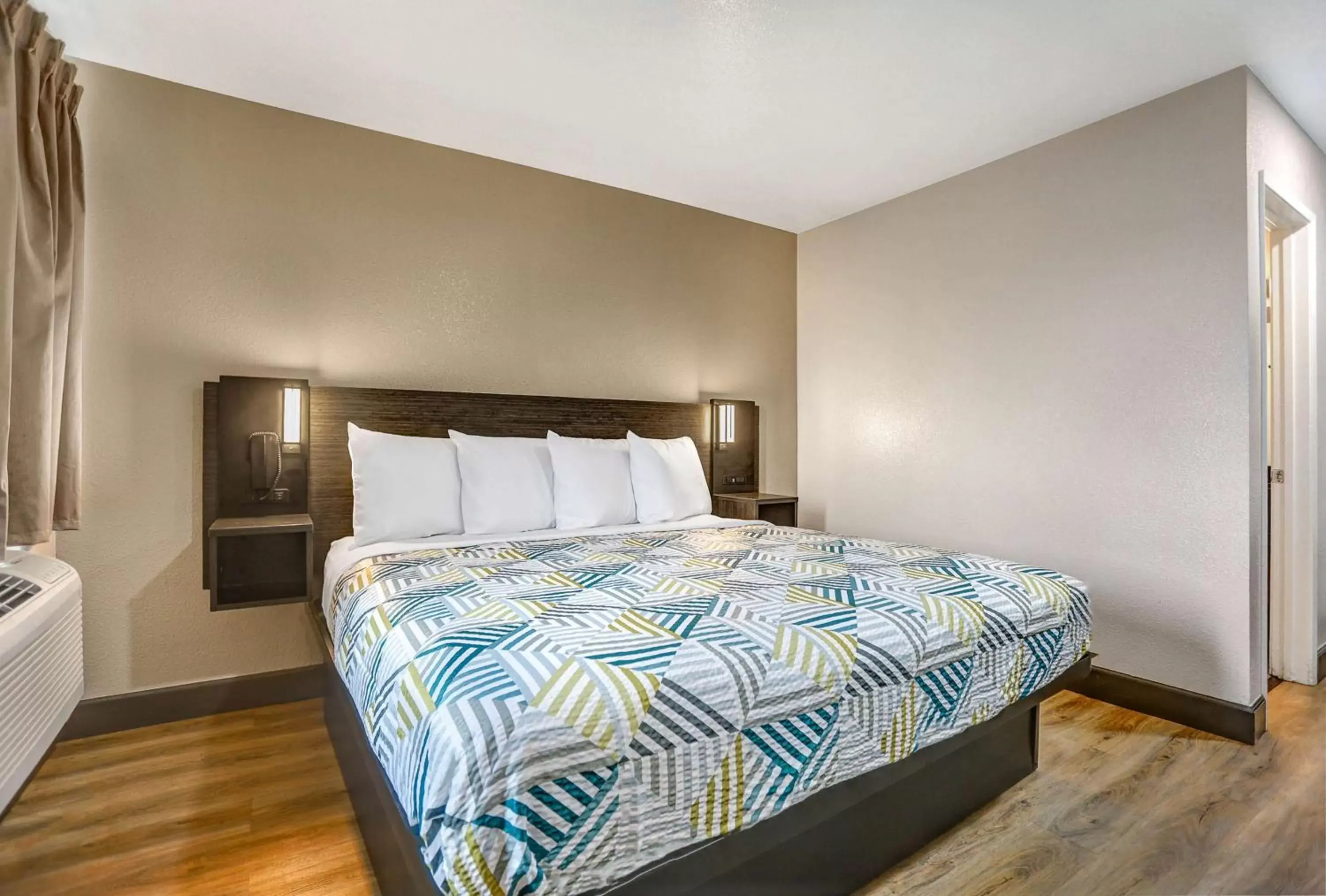 Photo of the whole room, Bed in Motel 6-San Bernardino, CA - South