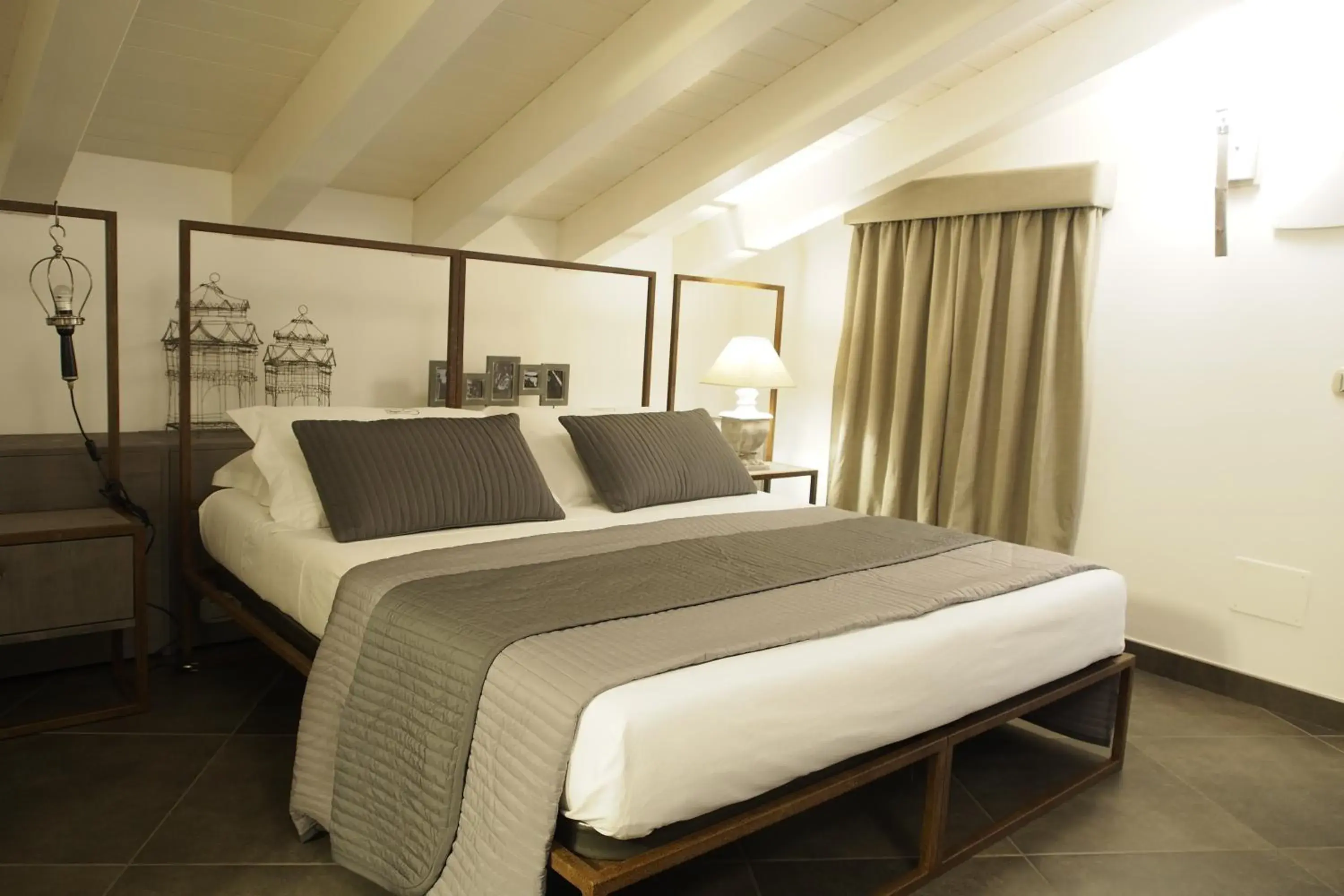 Summer, Bed in Terrazzani Suite
