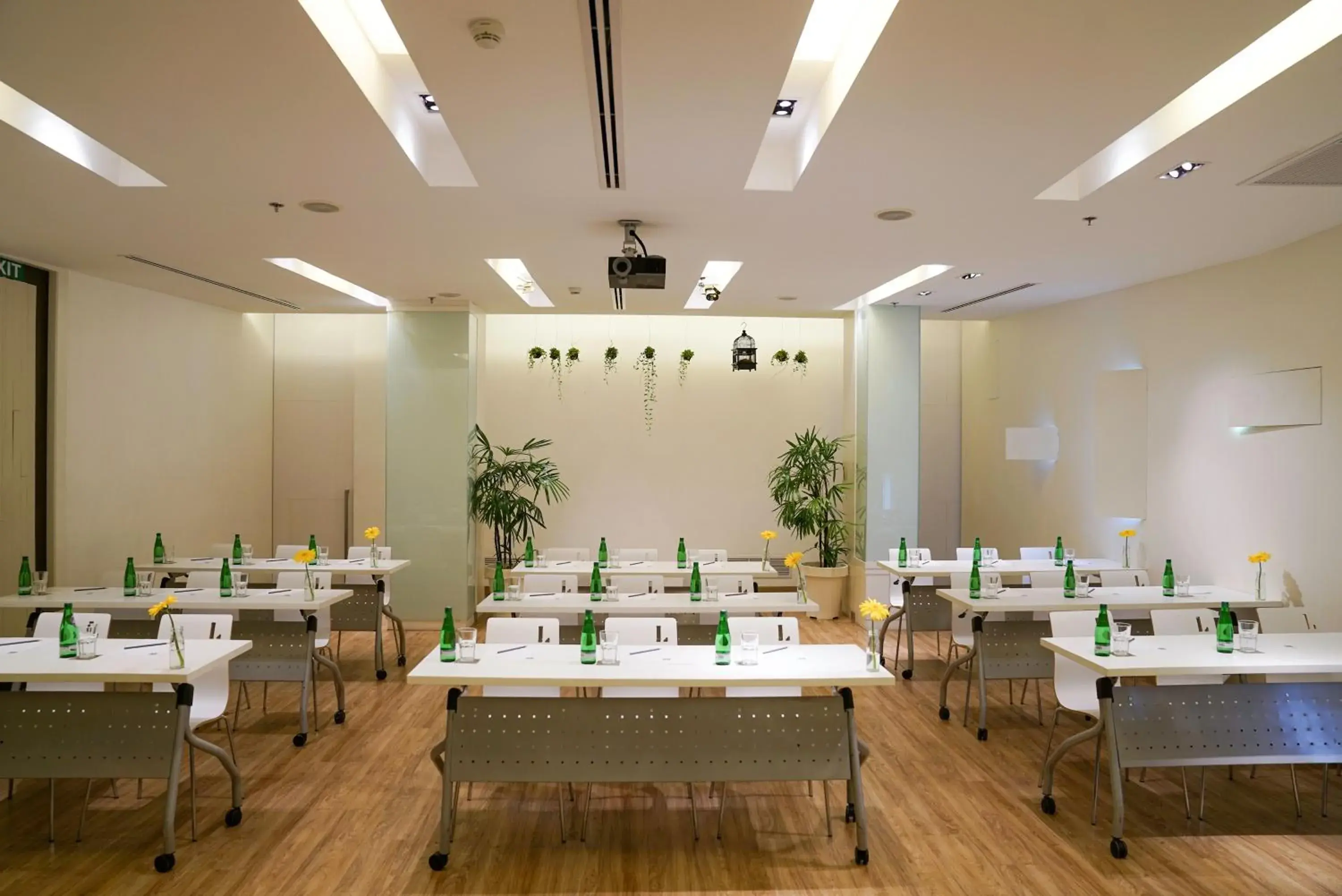 Business facilities, Restaurant/Places to Eat in LiT BANGKOK Hotel - SHA Extra Plus