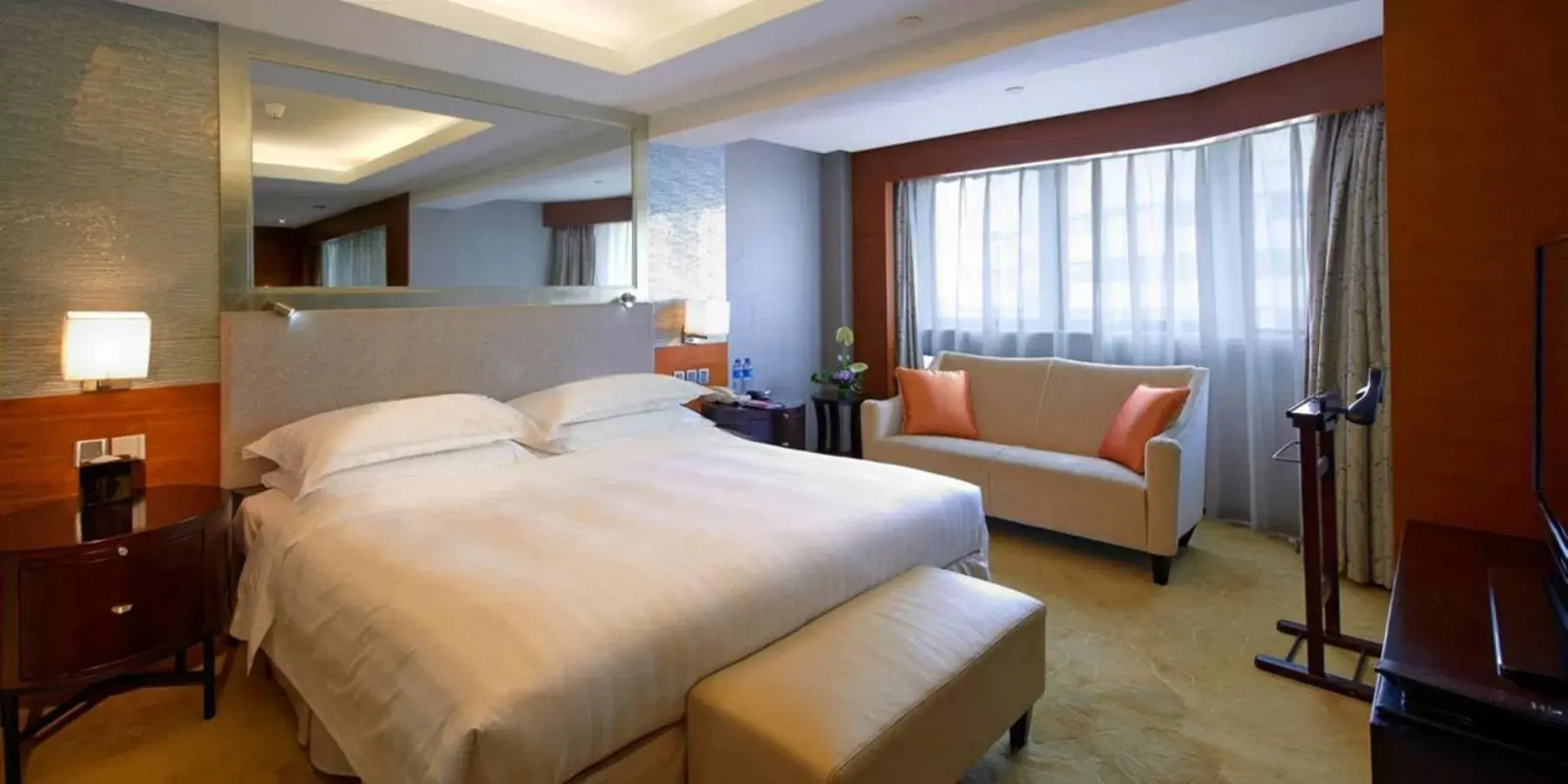 Photo of the whole room, Bed in Guo Ji Yi Yuan Hotel