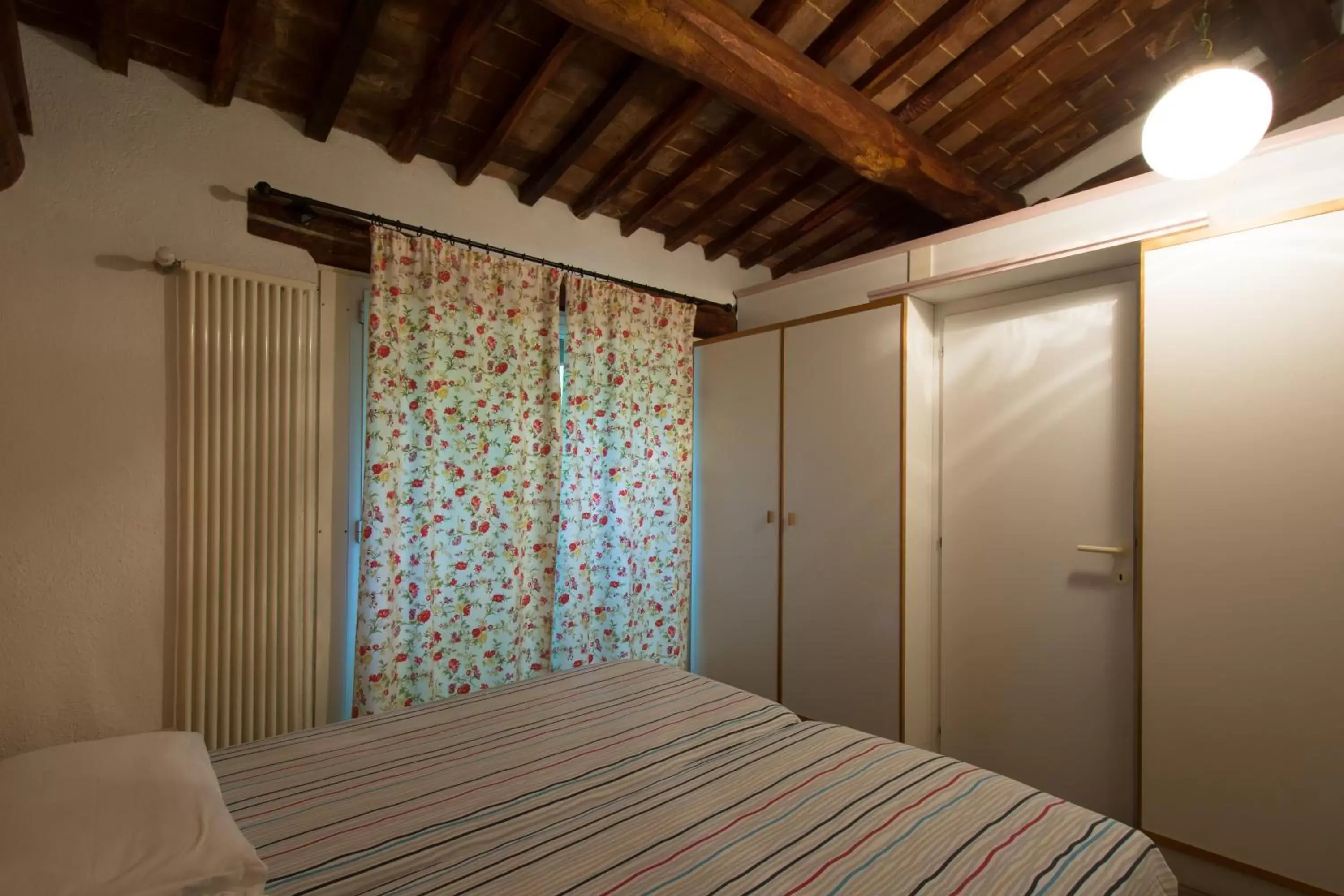 Bed in Massa Vecchia