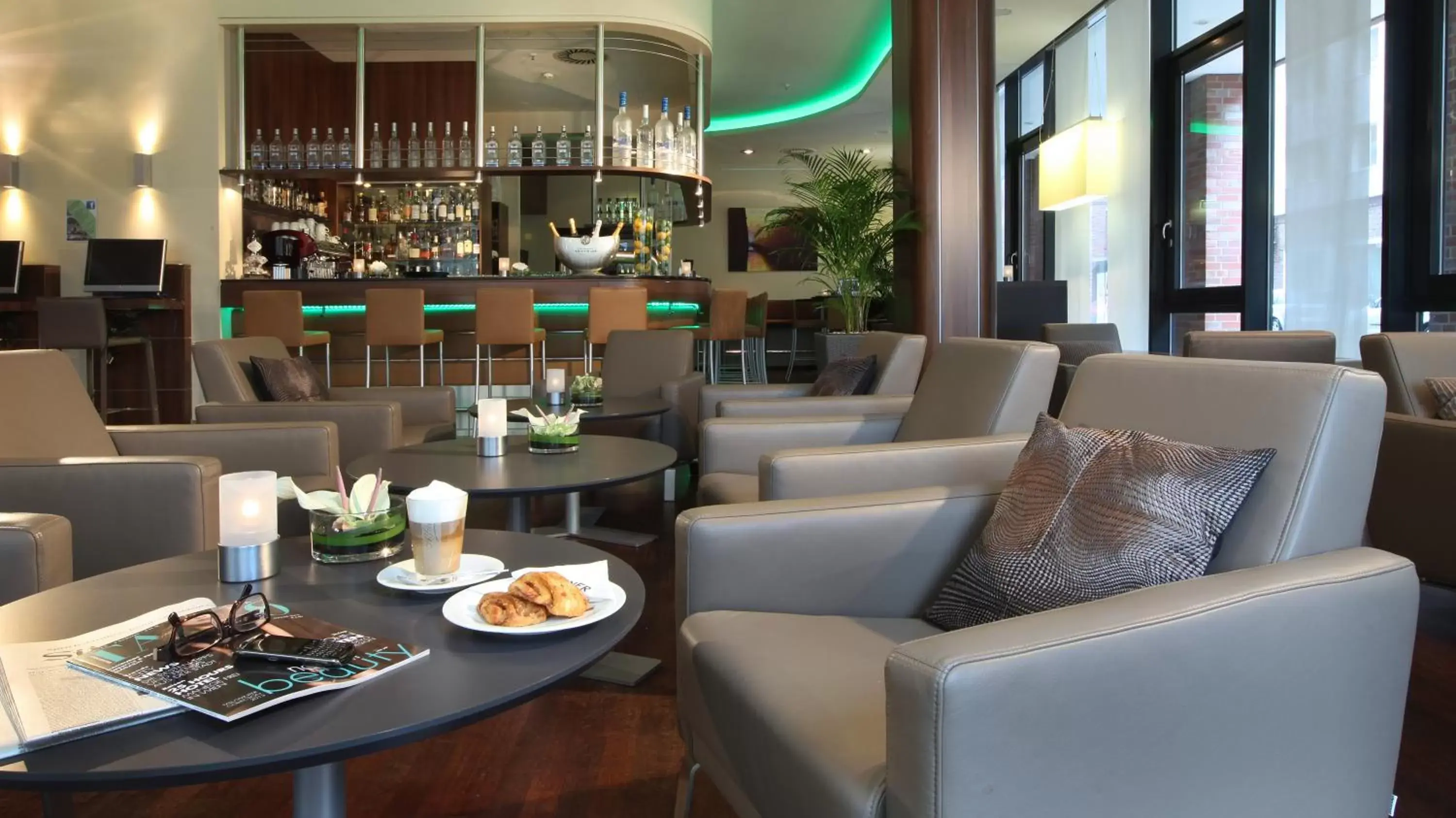 Lounge or bar, Restaurant/Places to Eat in Lindner Hotel Hamburg am Michel, part of JdV by Hyatt