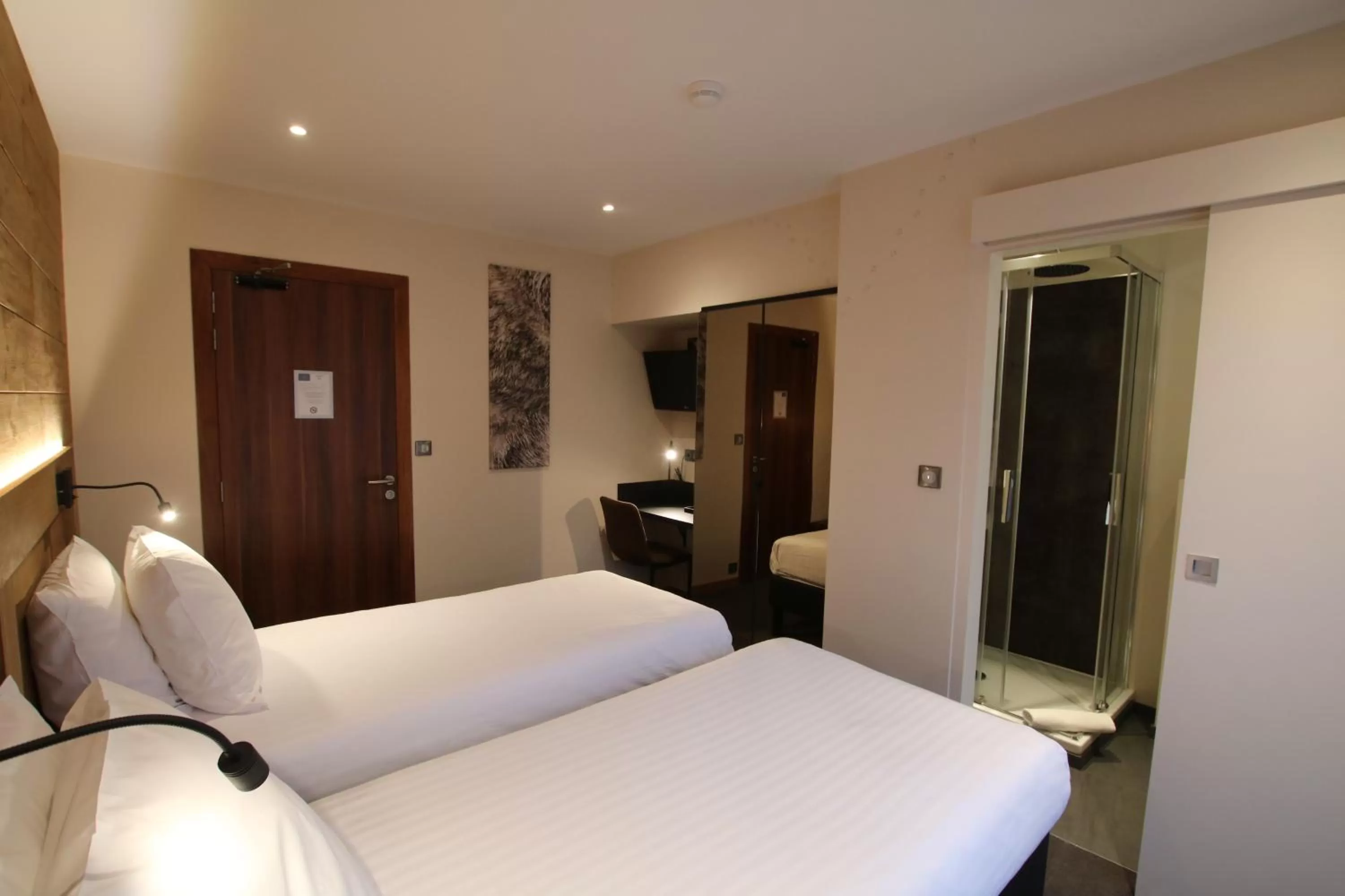 Photo of the whole room, Bed in Les Loges Du Parc