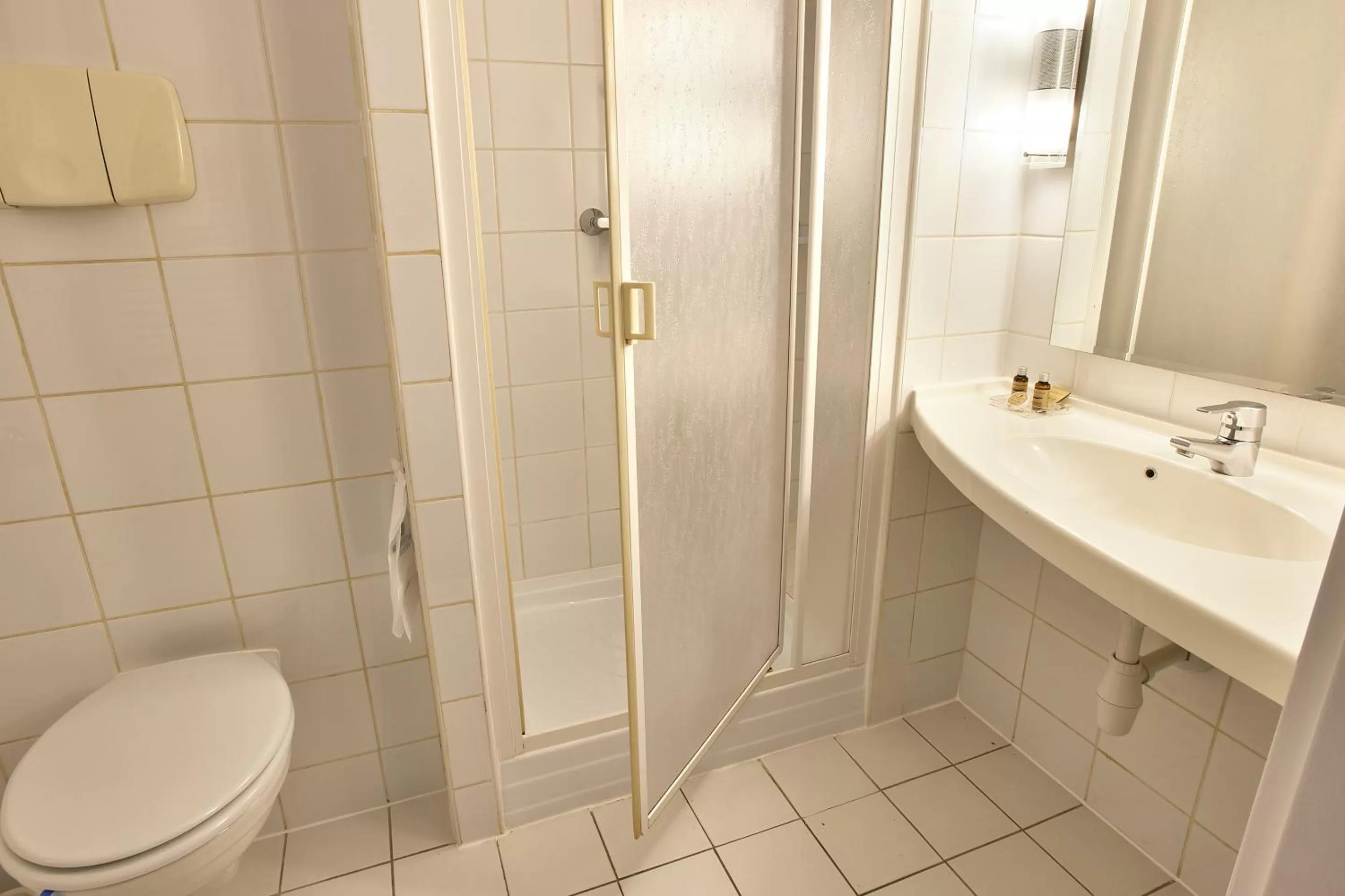 Bathroom in MyContinental Bucuresti Gara de Nord