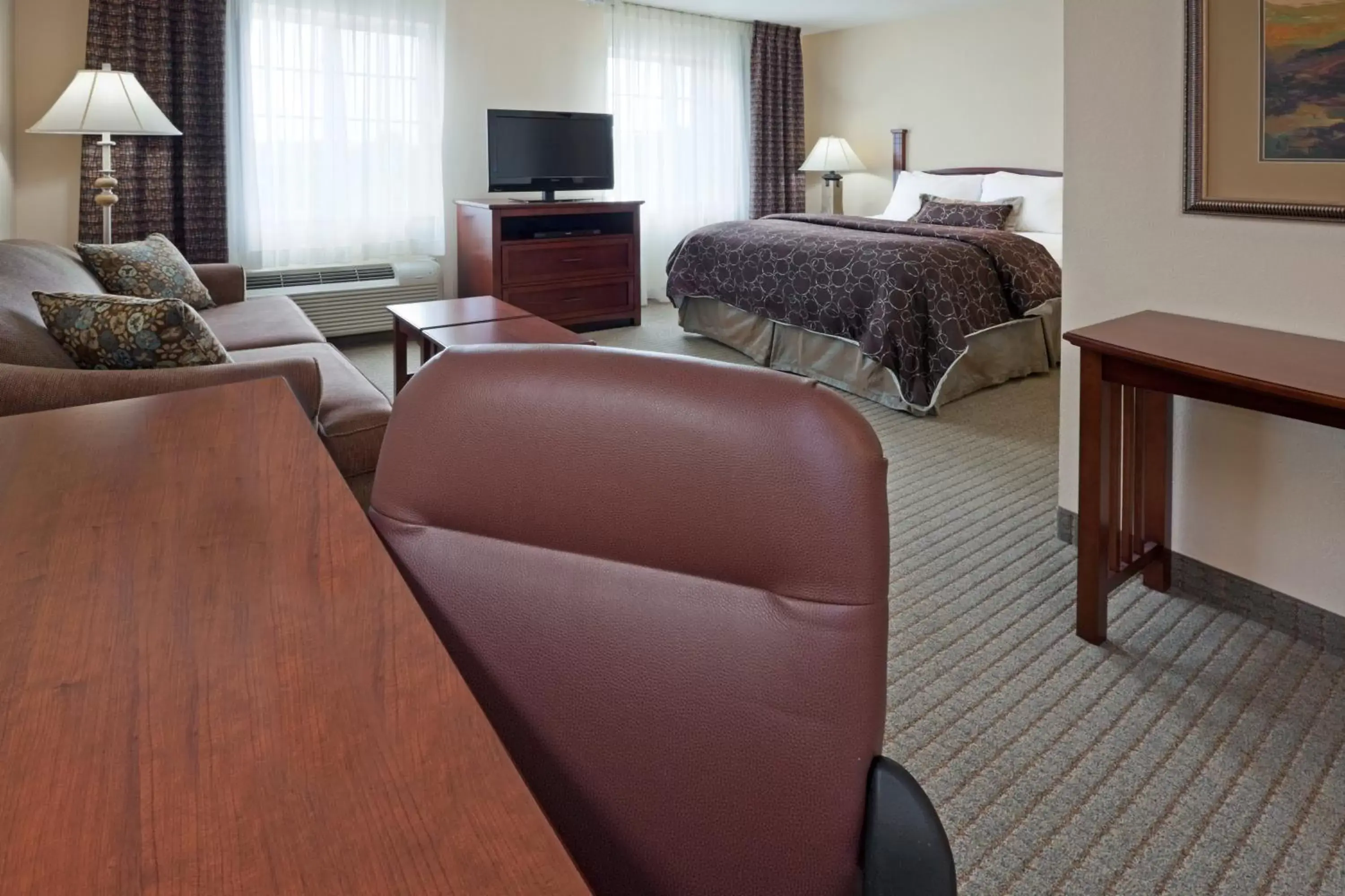 Photo of the whole room, Seating Area in Staybridge Suites - Philadelphia Valley Forge 422, an IHG Hotel