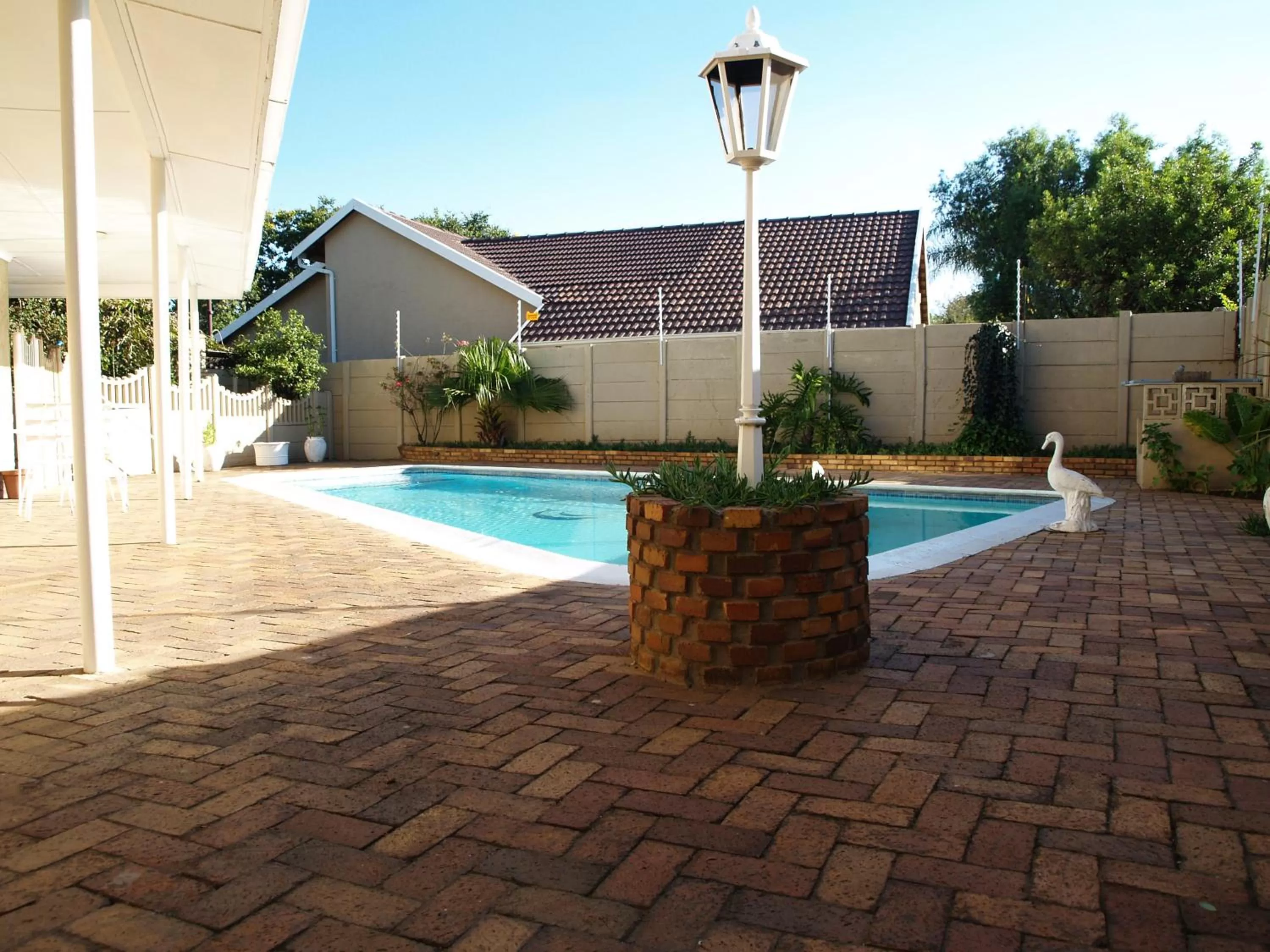 Swimming pool in Moye Guest House