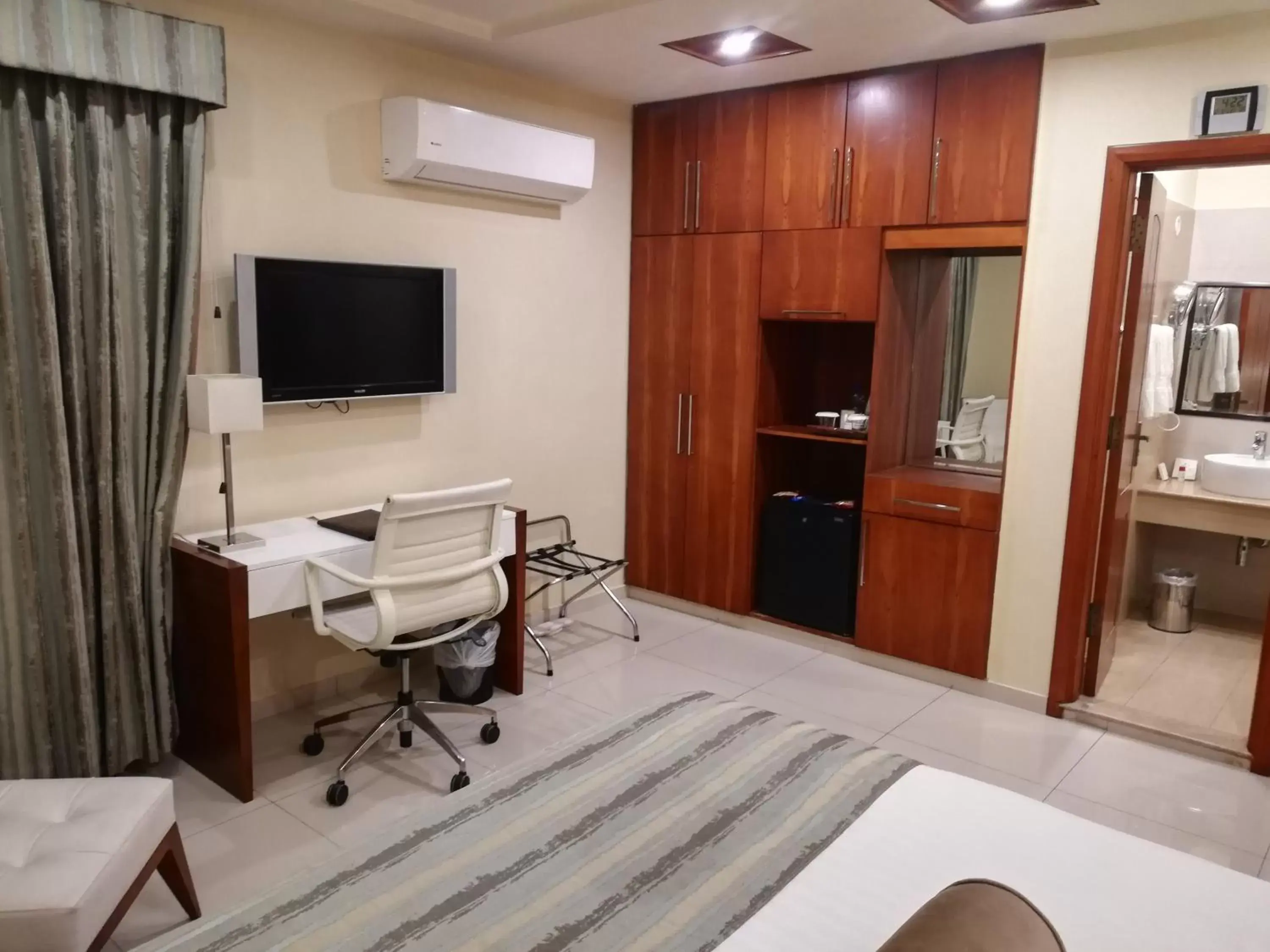 Bedroom, TV/Entertainment Center in Avari Xpress Faisalabad