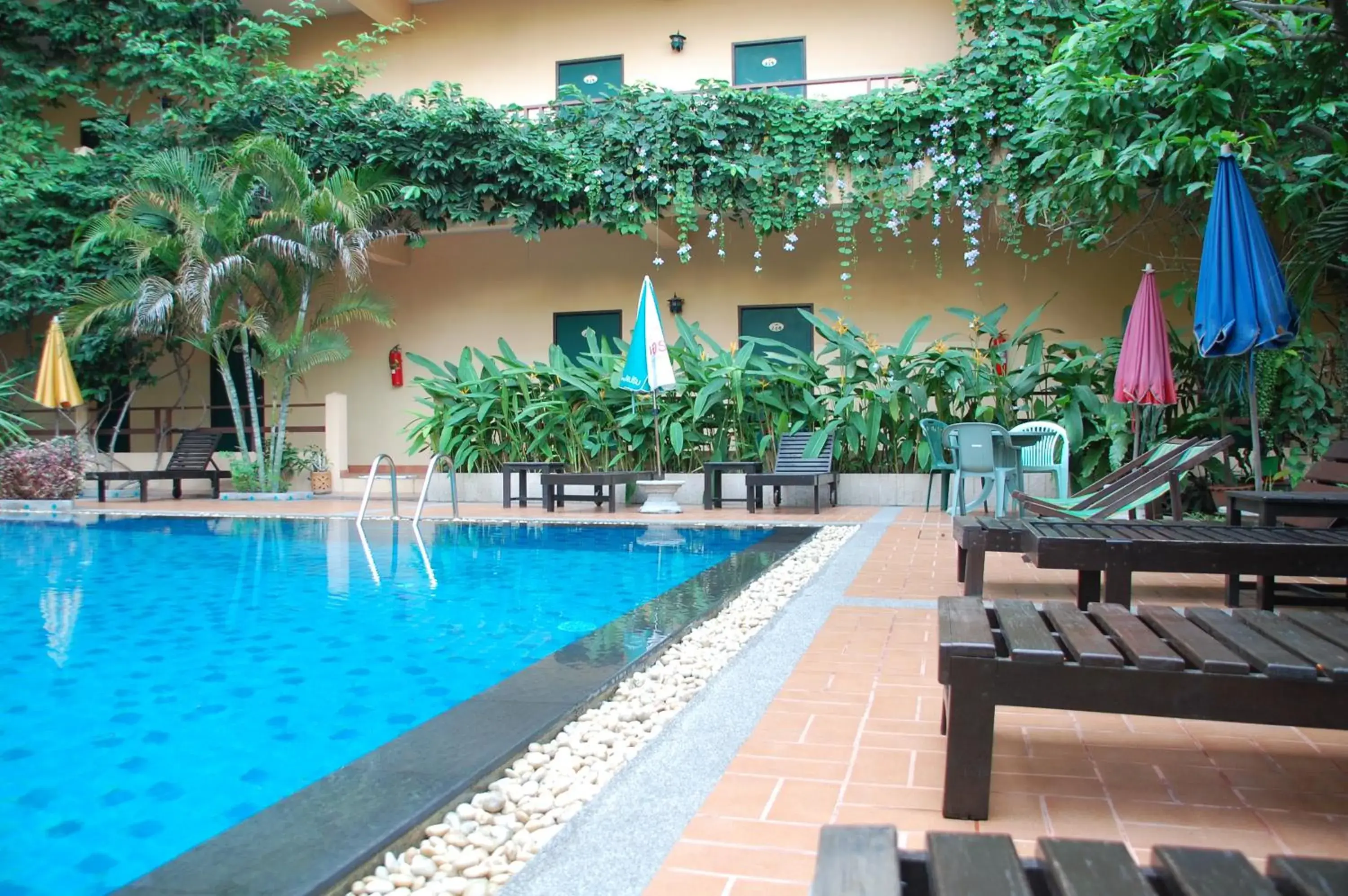 Patio, Swimming Pool in Opey De Place Pattaya