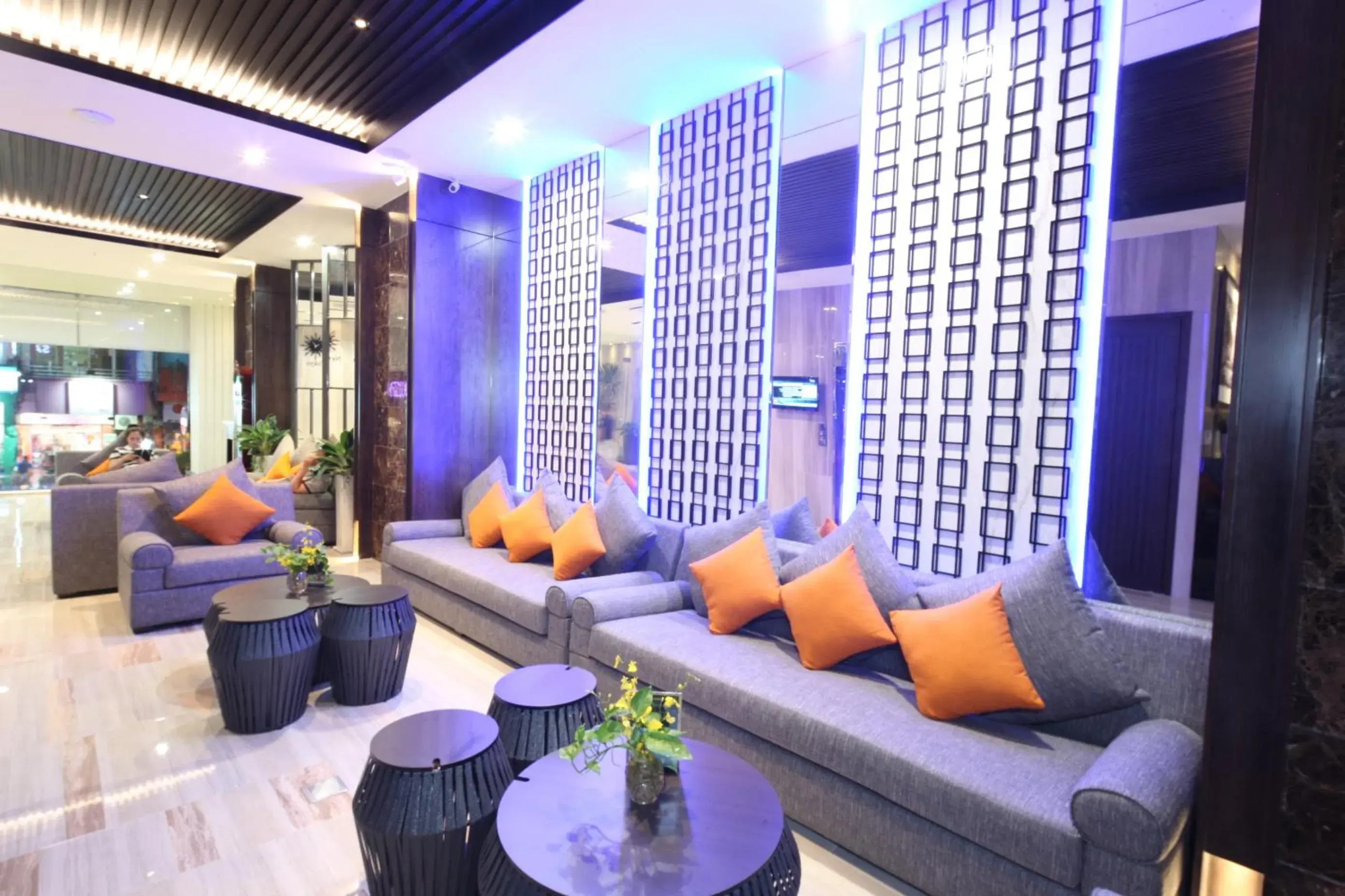 Lobby or reception, Lounge/Bar in Sunrise Central Hotel