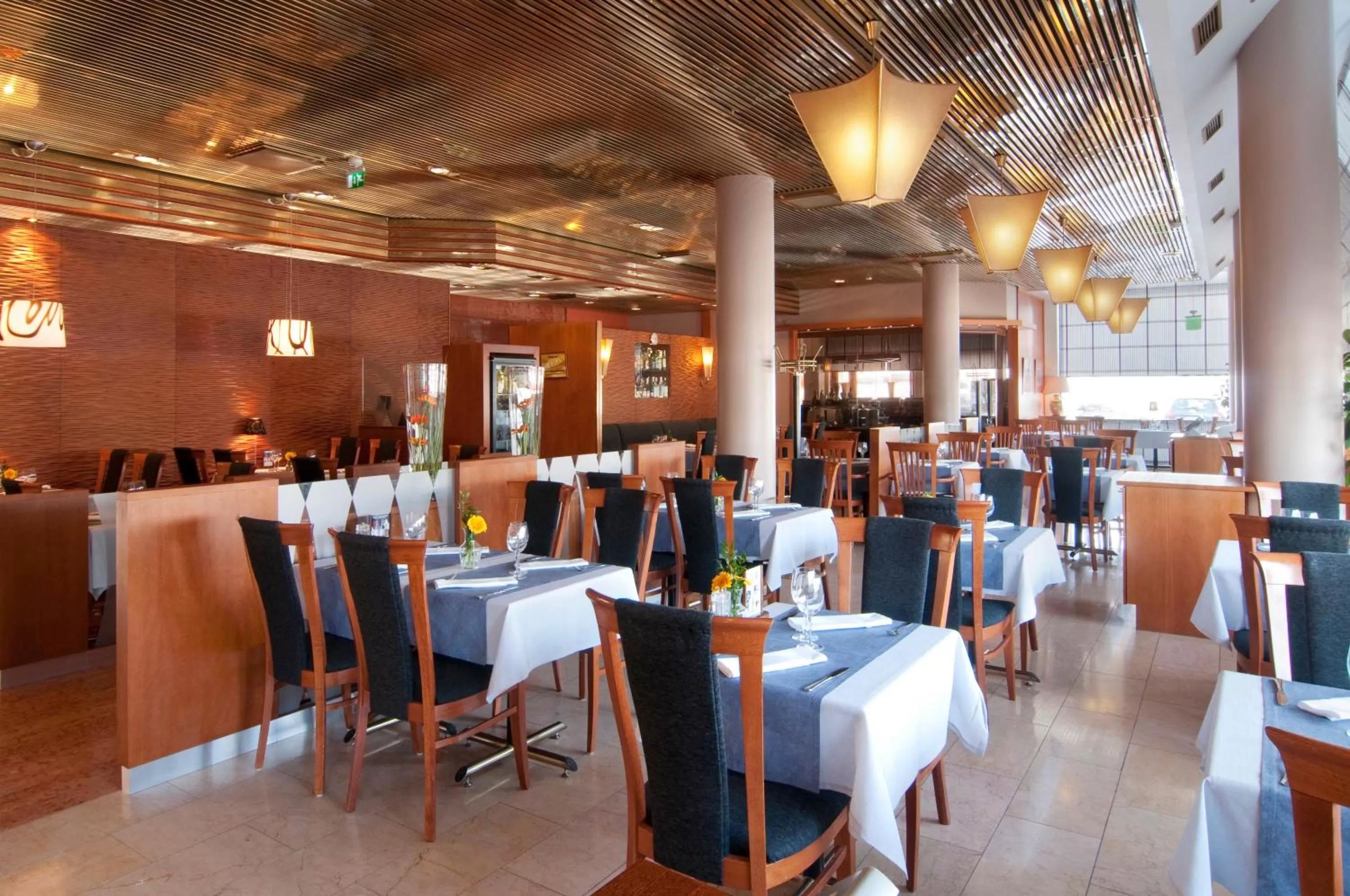 Restaurant/places to eat in Holiday Inn Helsinki-Vantaa Airport by IHG