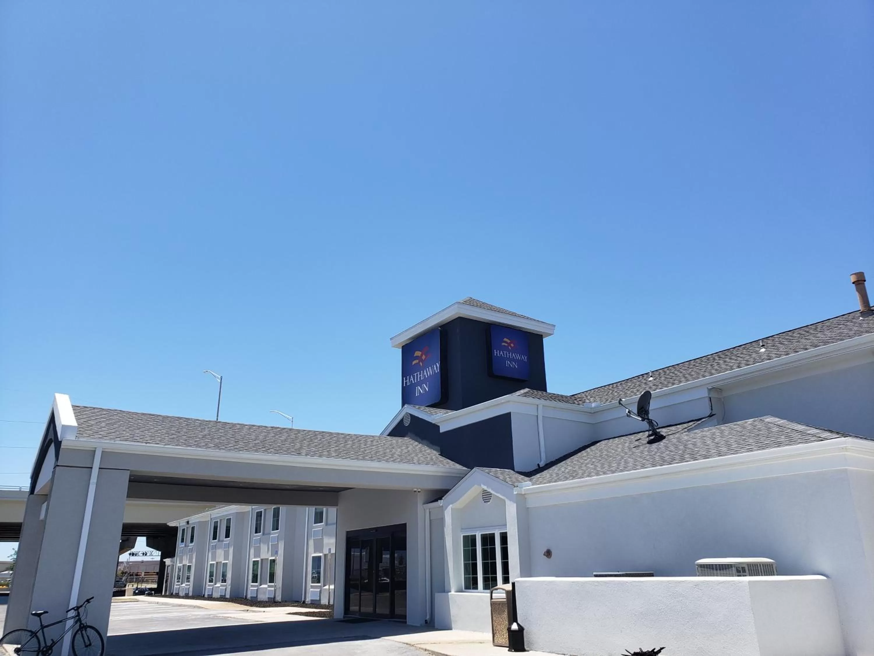 Facade/entrance in Hathaway Inn