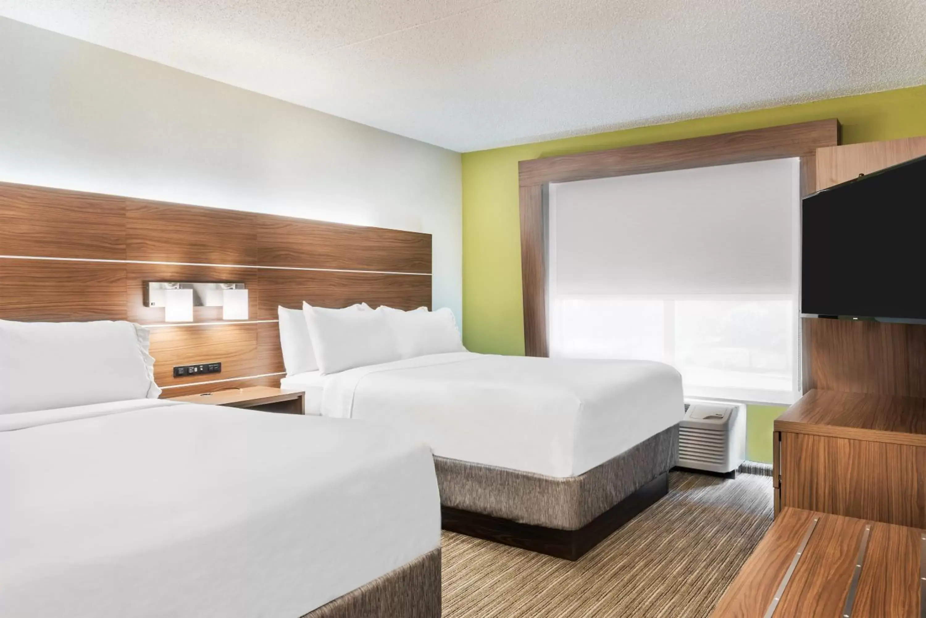 Photo of the whole room, Bed in Holiday Inn Express Hotel & Suites Bentonville, an IHG Hotel