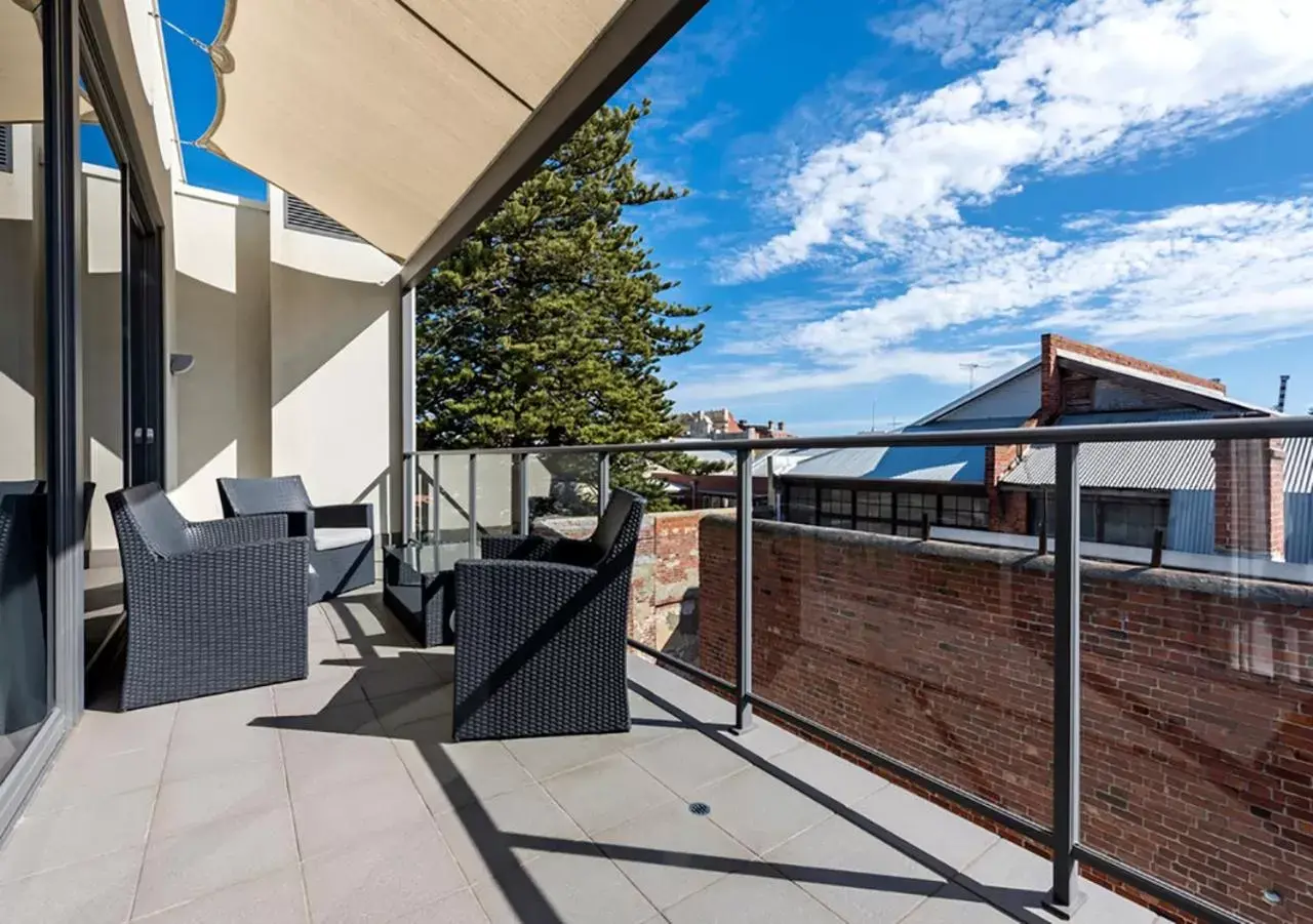 Balcony/Terrace in New Haus by Hougoumont Hotel, former Bannister 22