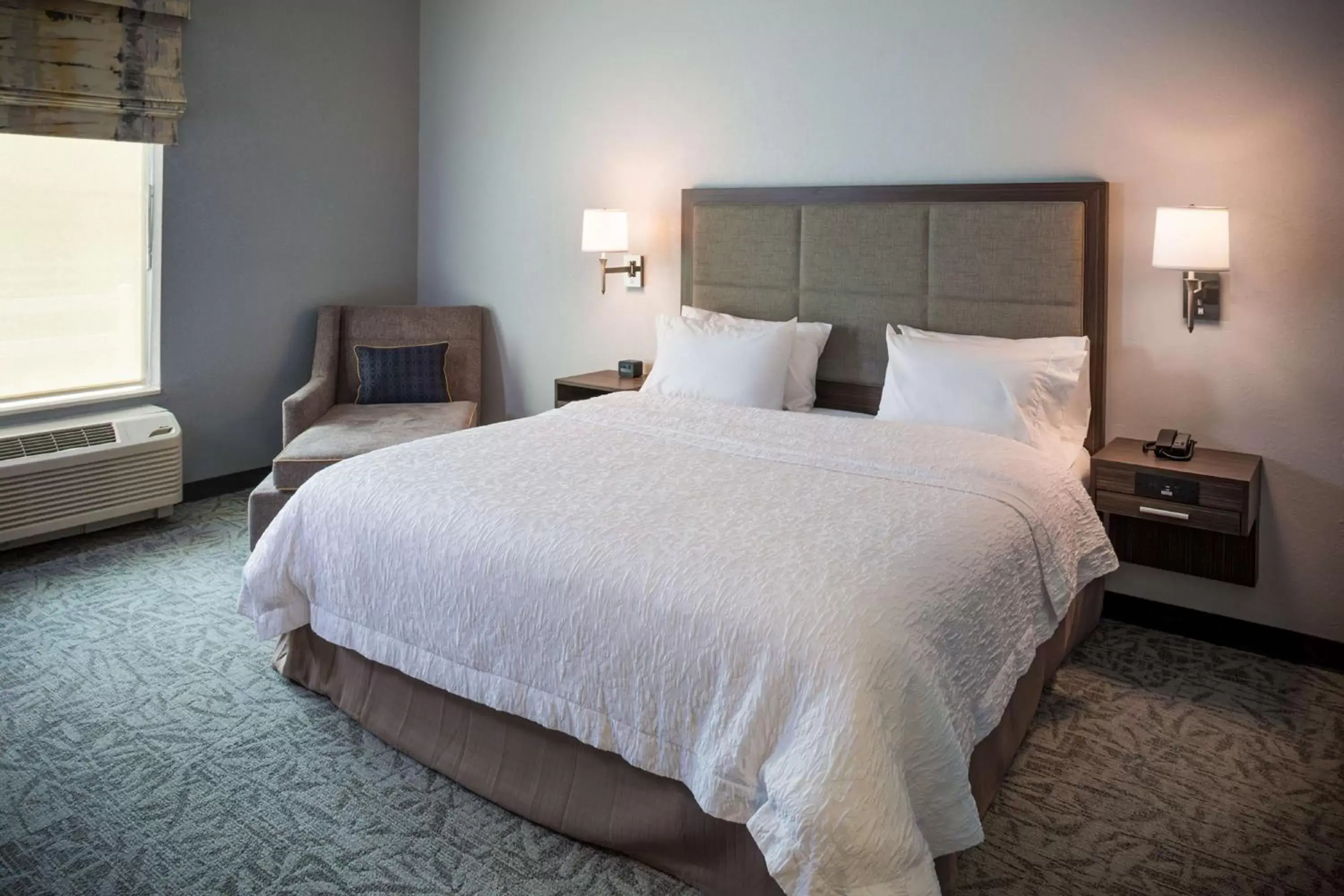 Living room, Bed in Hampton Inn Atlantic City/Absecon, NJ