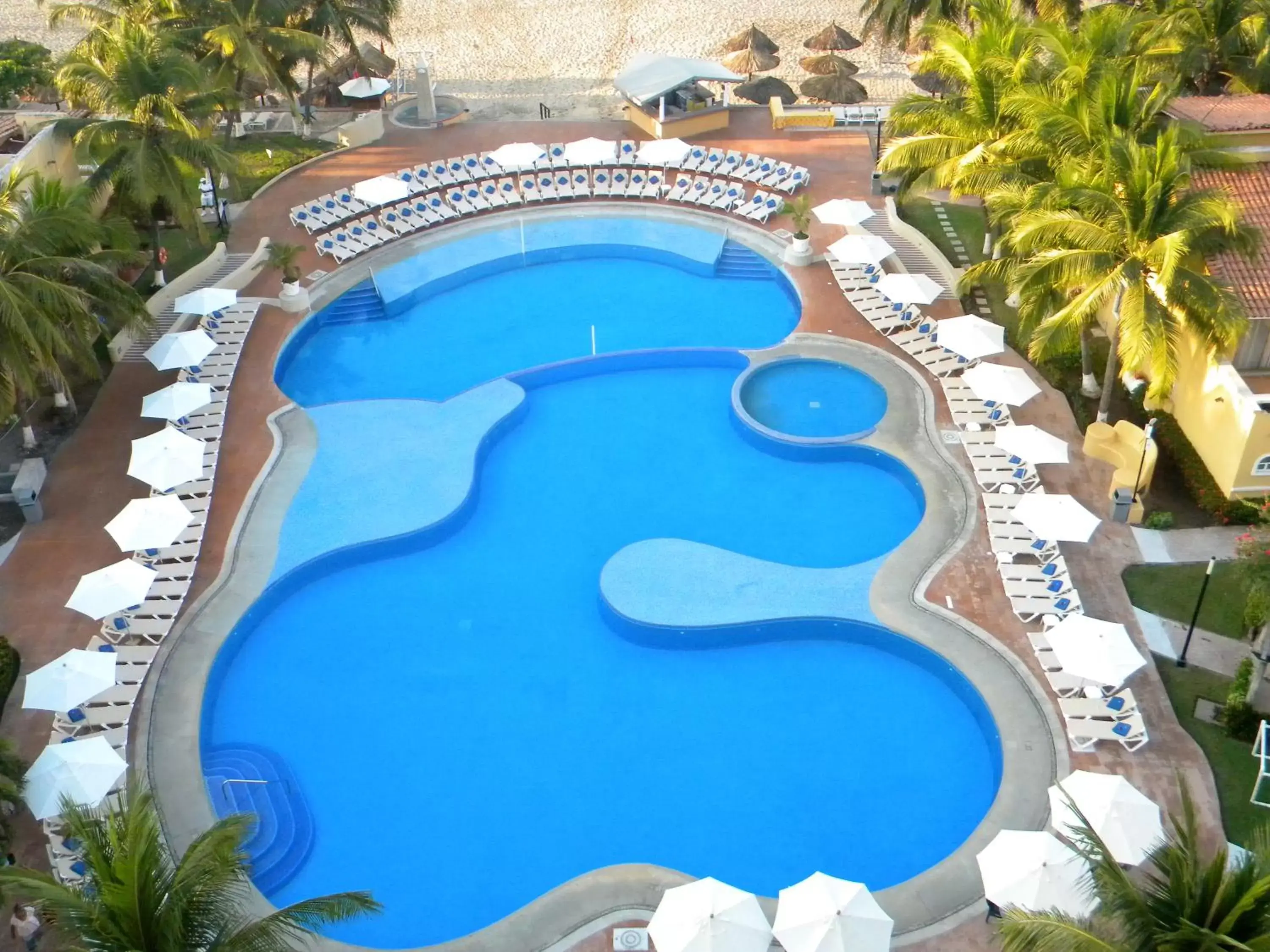 Pool View in ENNA INN IXTAPA DEPARTAMENTOS ViSTA AL MAR