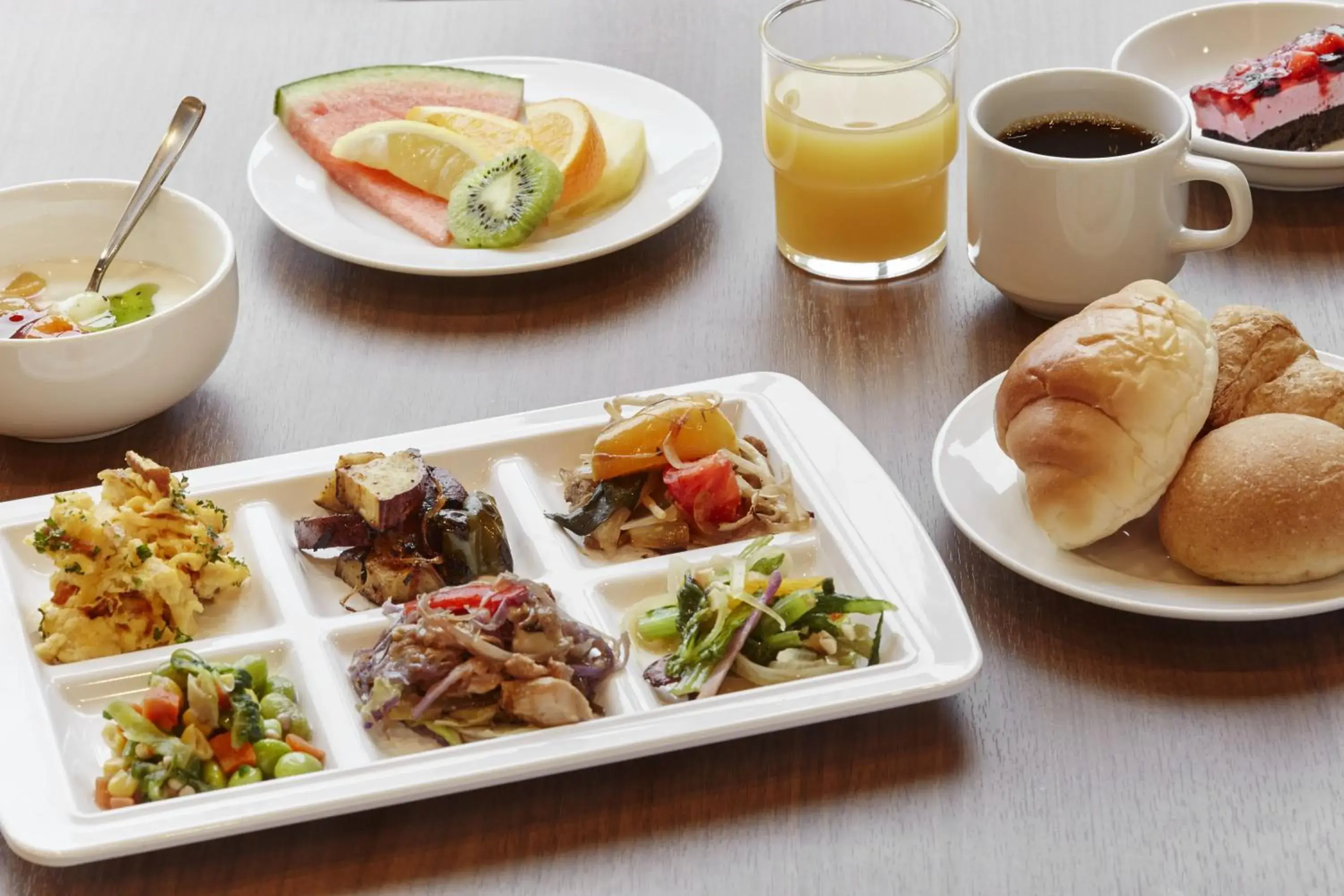 Restaurant/places to eat in Hotel Azat Naha Restaurant/places to eat in Hotel Azat Naha