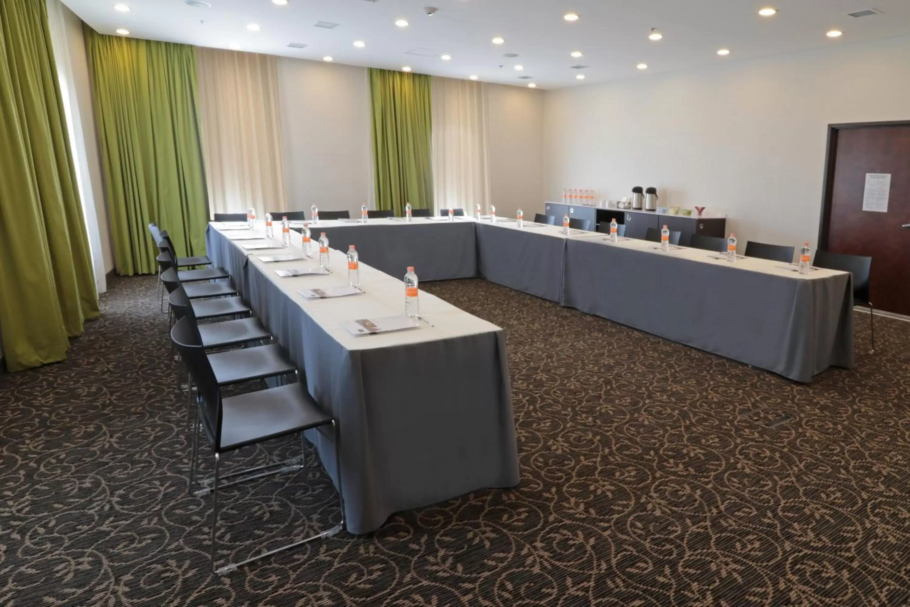 Meeting/conference room in Staybridge Suites San Luis Potosi, an IHG Hotel
