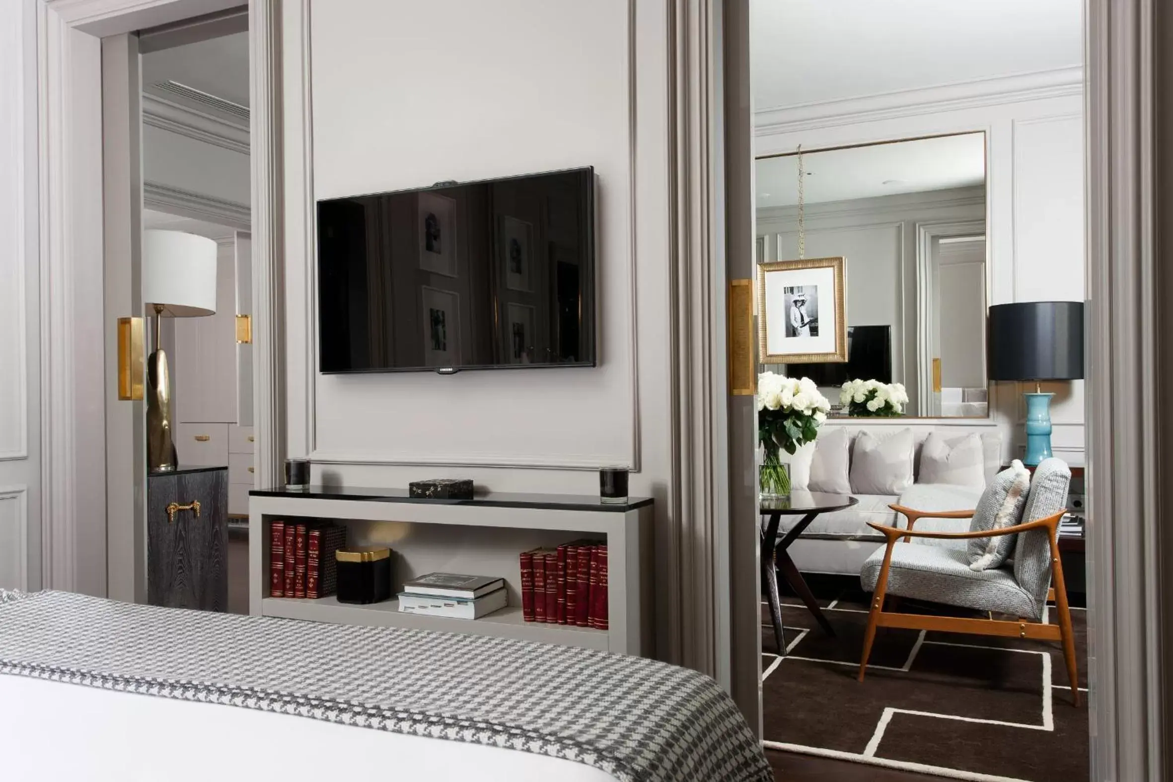 TV and multimedia, TV/Entertainment Center in Portrait Firenze - Lungarno Collection