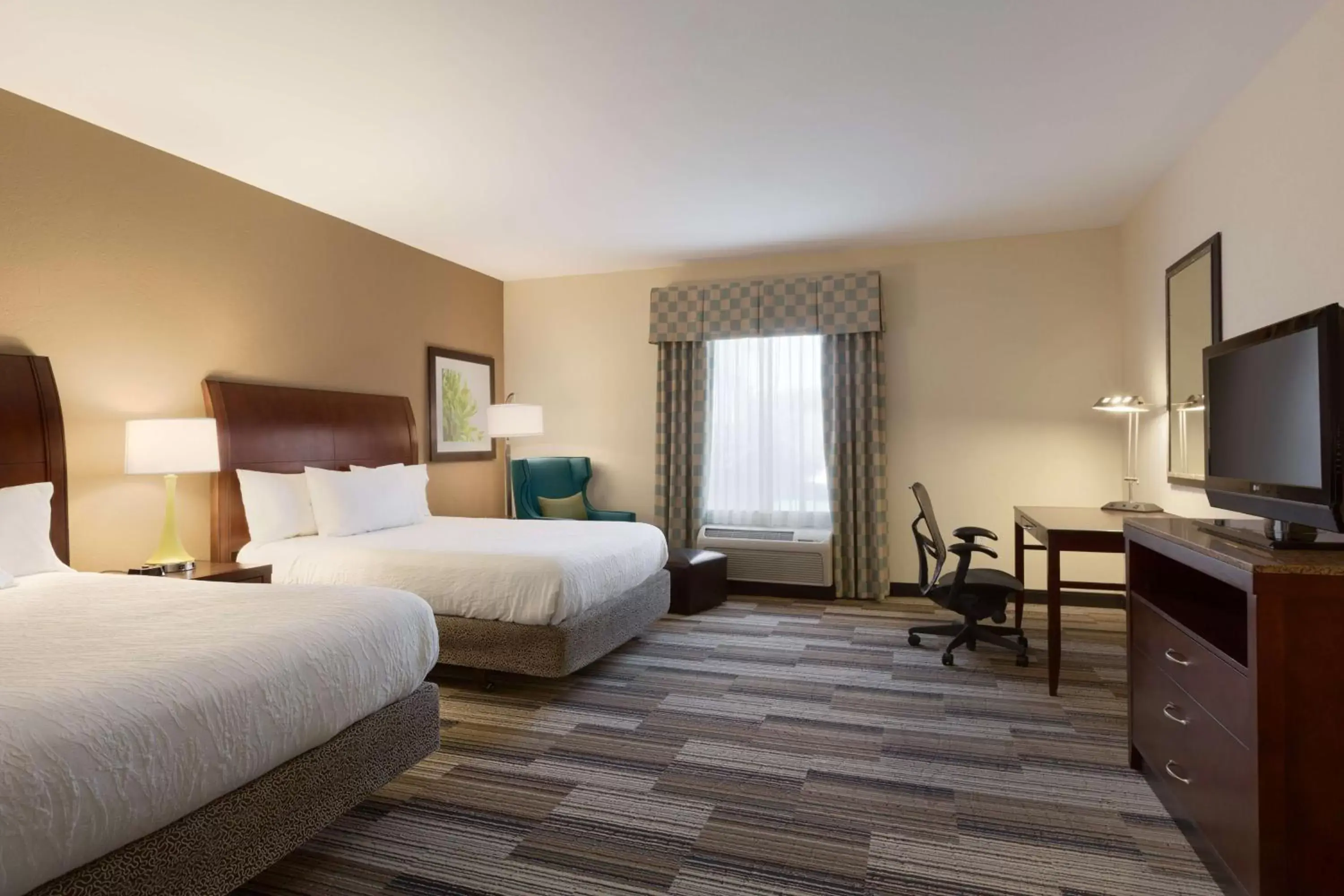 Bedroom, TV/Entertainment Center in Hilton Garden Inn Abilene