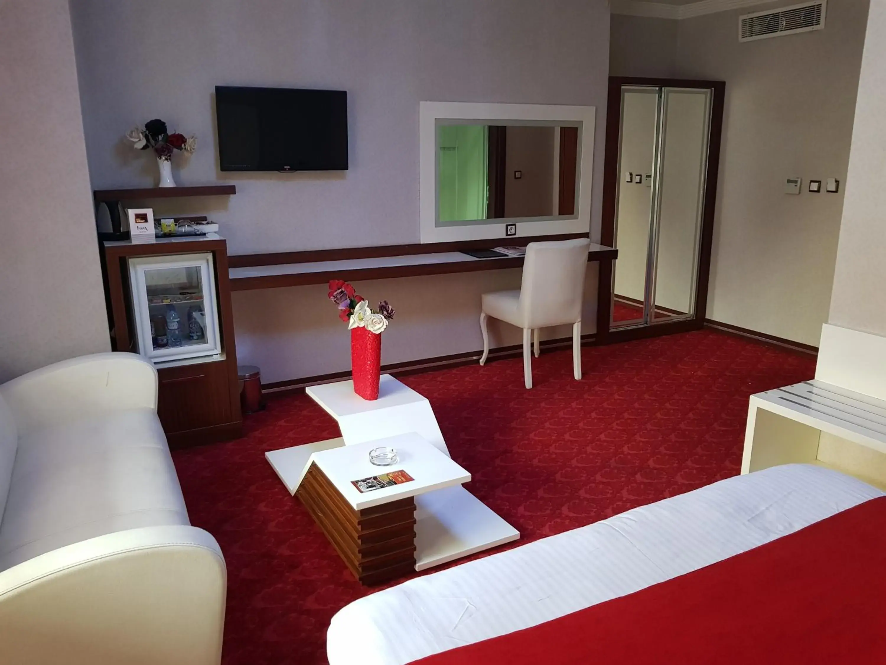 TV and multimedia, Seating Area in Ismira Hotel Ankara